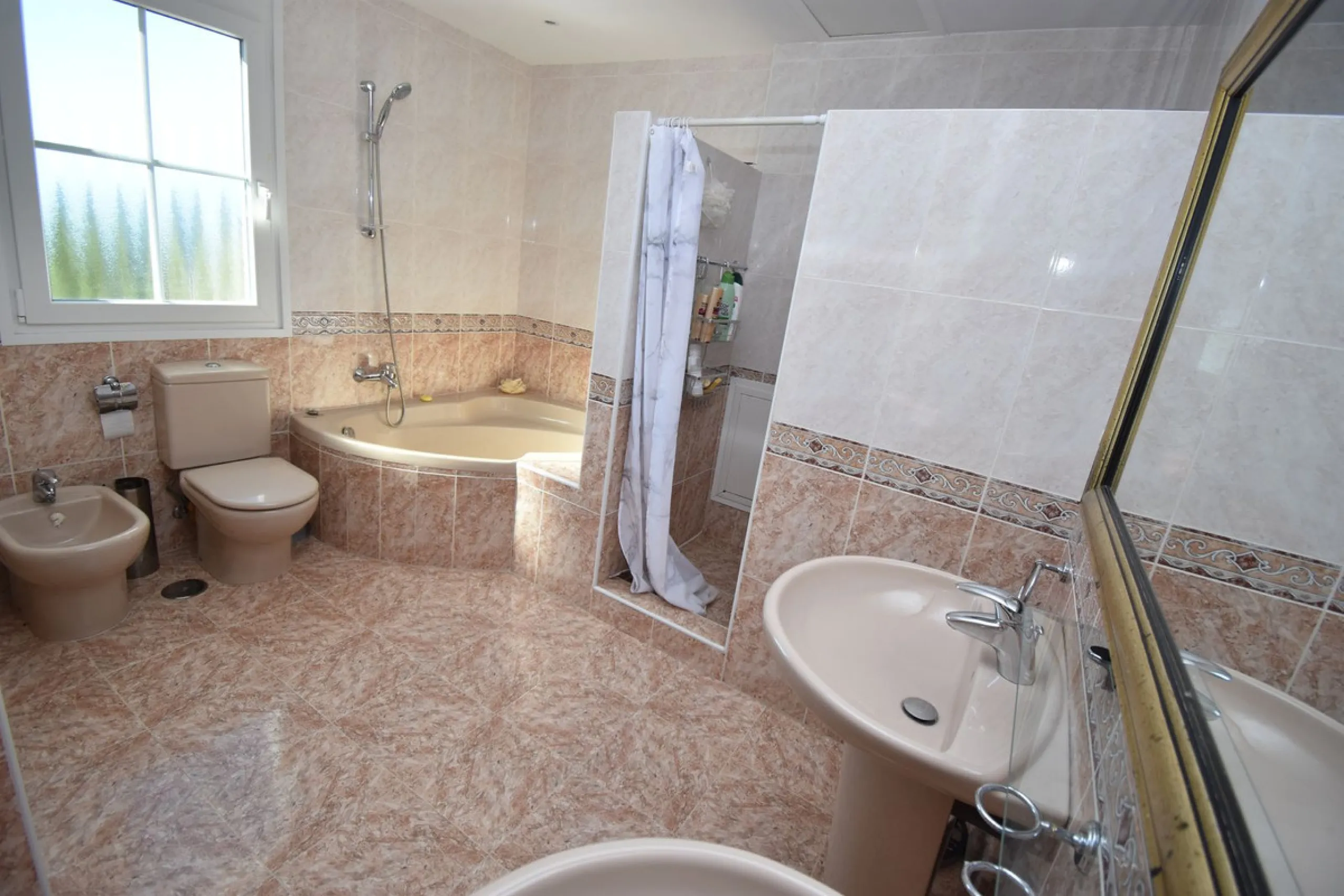 Beautiful 4 bedroom Villa close to the idyllic white washed Village of Mijas! Secluded elevated position enjoying amazing coastal views! Private pool, many sunny terraces and built to a high specification - TRULY MUST BE SEEN TO BE APPRECIATED!