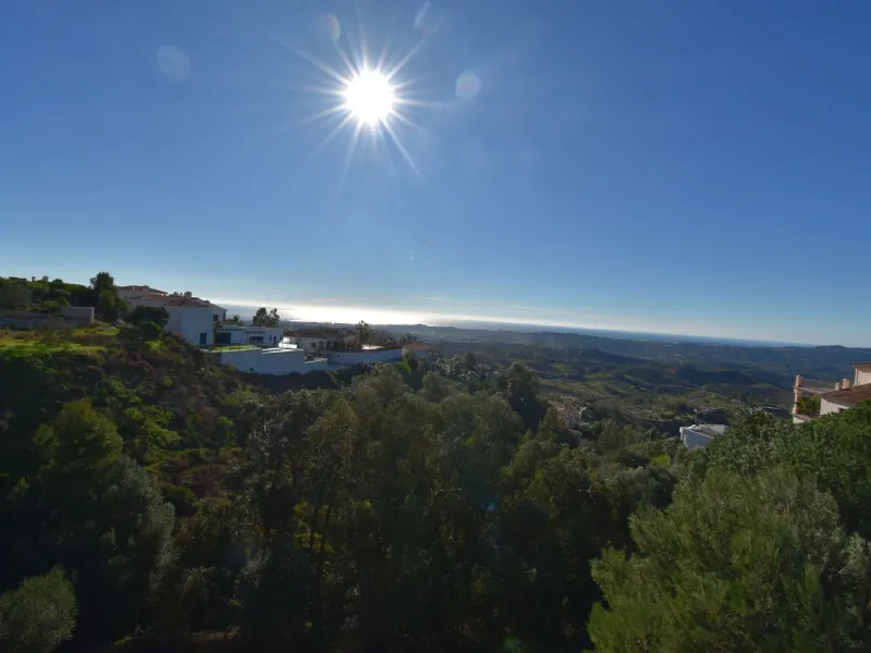Beautiful 4 bedroom Villa close to the idyllic white washed Village of Mijas! Secluded elevated position enjoying amazing coastal views! Private pool, many sunny terraces and built to a high specification - TRULY MUST BE SEEN TO BE APPRECIATED!