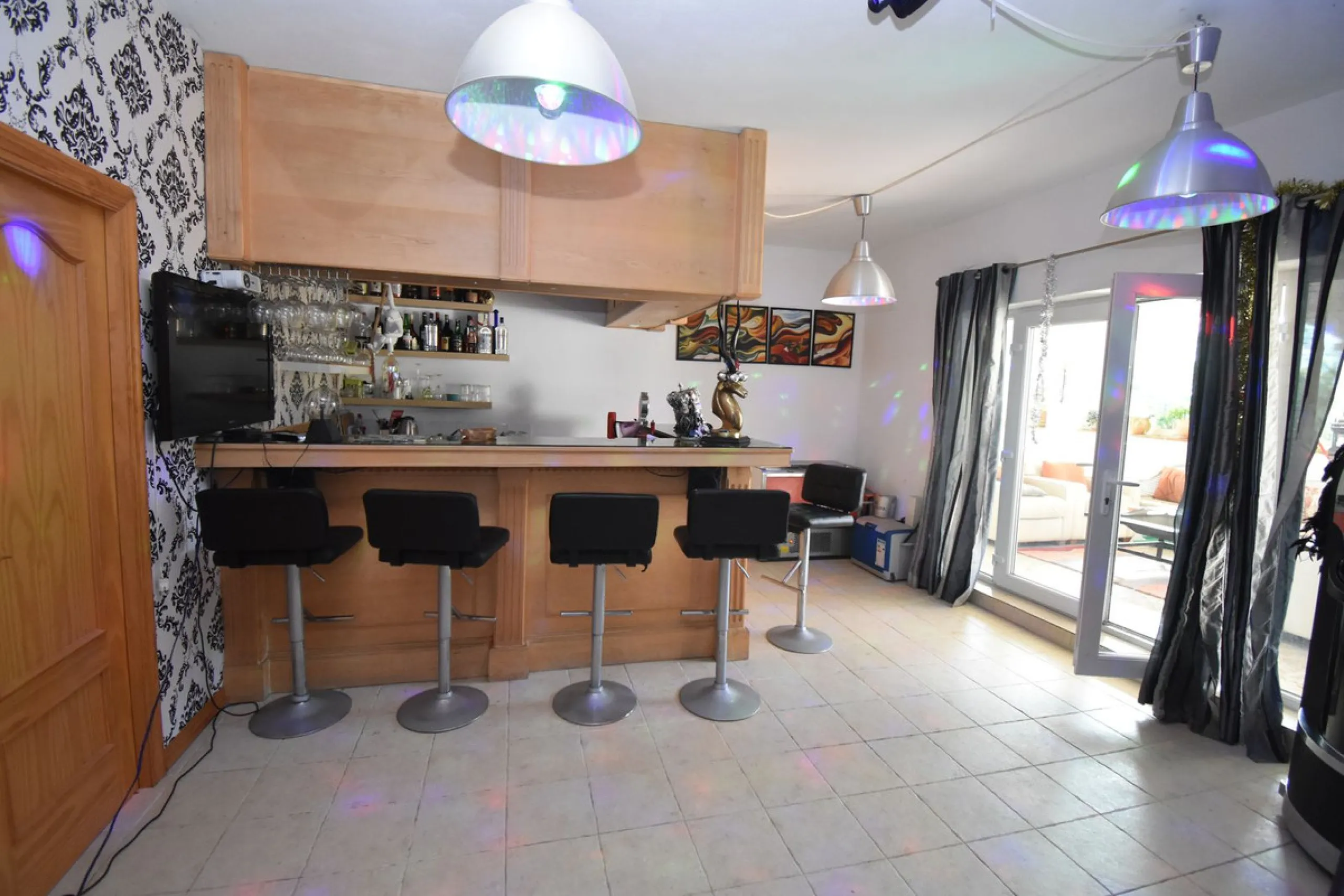 Beautiful 4 bedroom Villa close to the idyllic white washed Village of Mijas! Secluded elevated position enjoying amazing coastal views! Private pool, many sunny terraces and built to a high specification - TRULY MUST BE SEEN TO BE APPRECIATED!