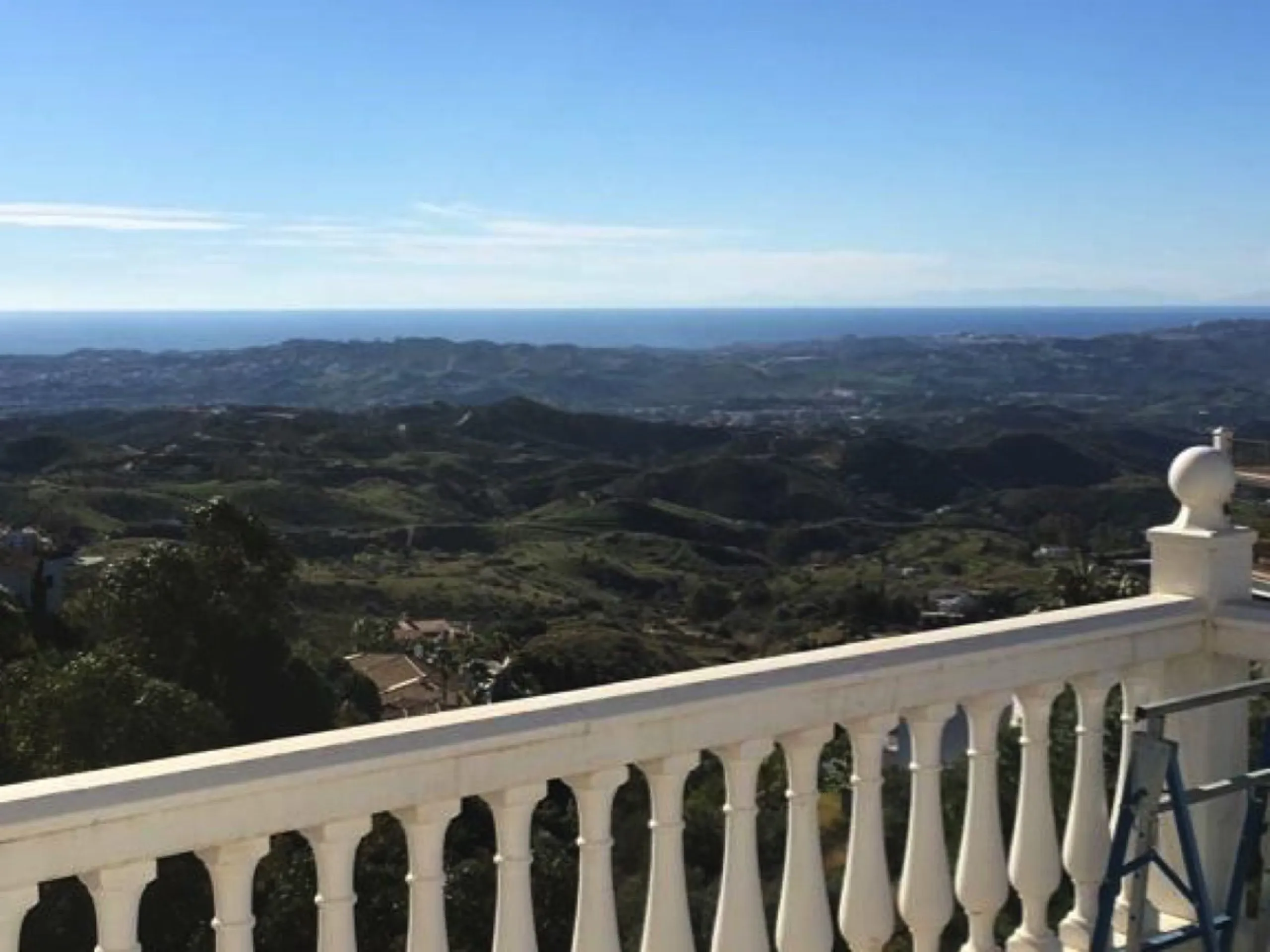Beautiful 4 bedroom Villa close to the idyllic white washed Village of Mijas! Secluded elevated position enjoying amazing coastal views! Private pool, many sunny terraces and built to a high specification - TRULY MUST BE SEEN TO BE APPRECIATED!