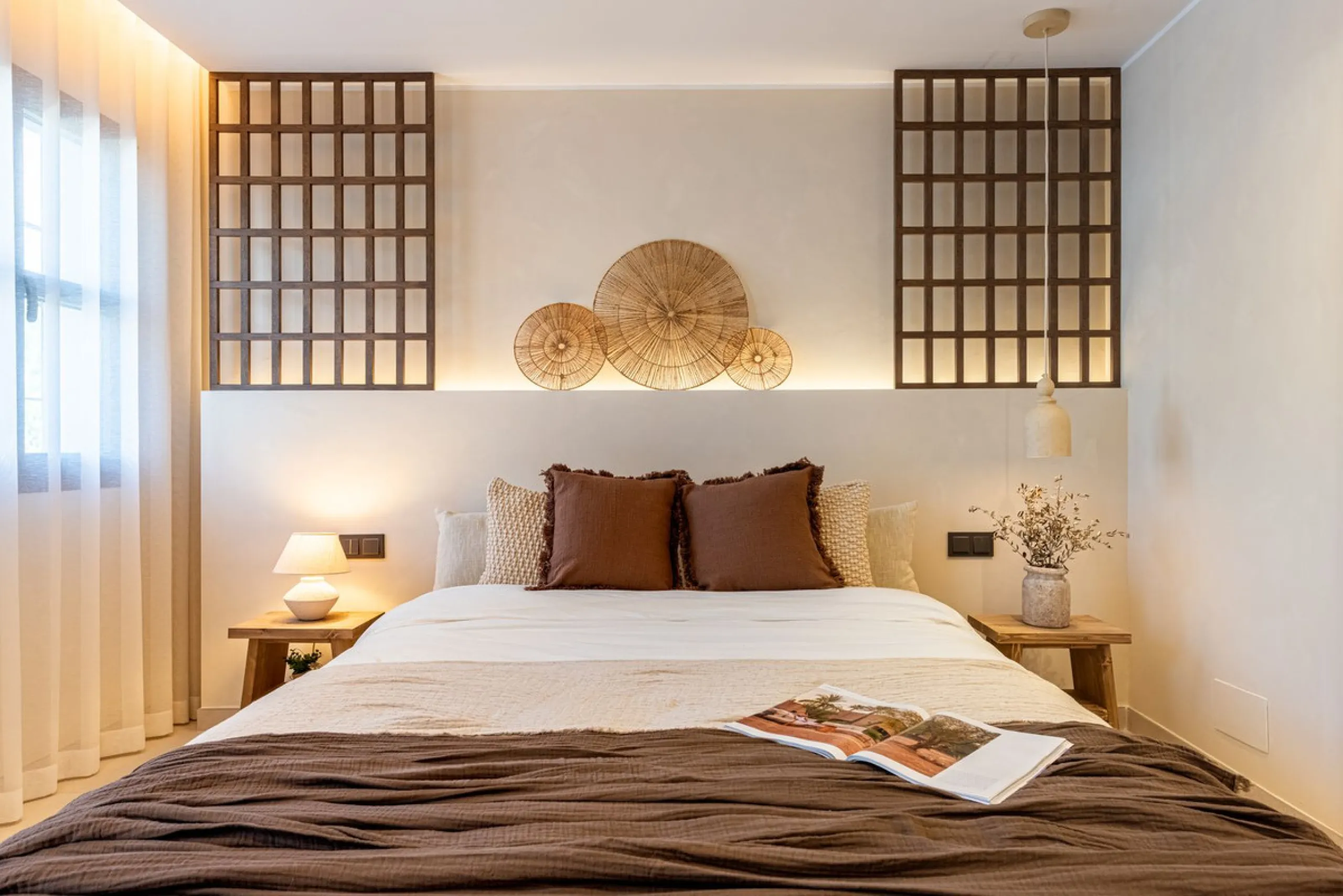 A fully renovated and exceptional townhouse located in the charming and highly sought-after community of La Virginia, on Marbella's prestigious Golden Mile.
