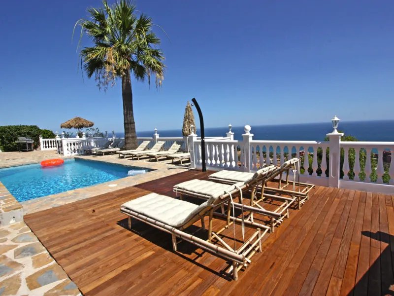 Villa Mariposa, the perfect mix between Scandinavian and Andalusian style. It is one of the most beautiful and practical houses in La Capellanía, with the main house all in one level and with breathtaking sea views from almost everywhere on the plot and i
