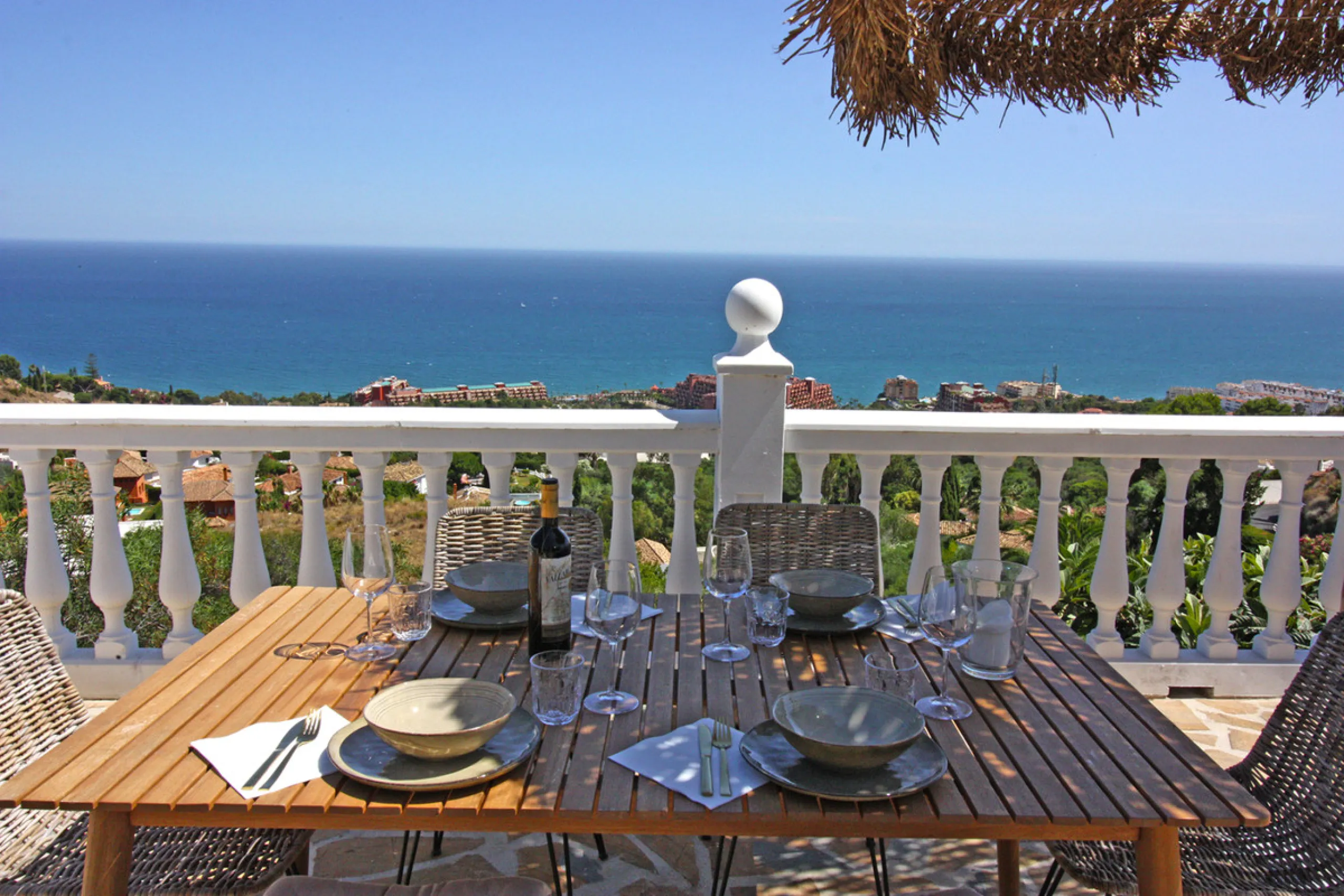 Villa Mariposa, the perfect mix between Scandinavian and Andalusian style. It is one of the most beautiful and practical houses in La Capellanía, with the main house all in one level and with breathtaking sea views from almost everywhere on the plot and i