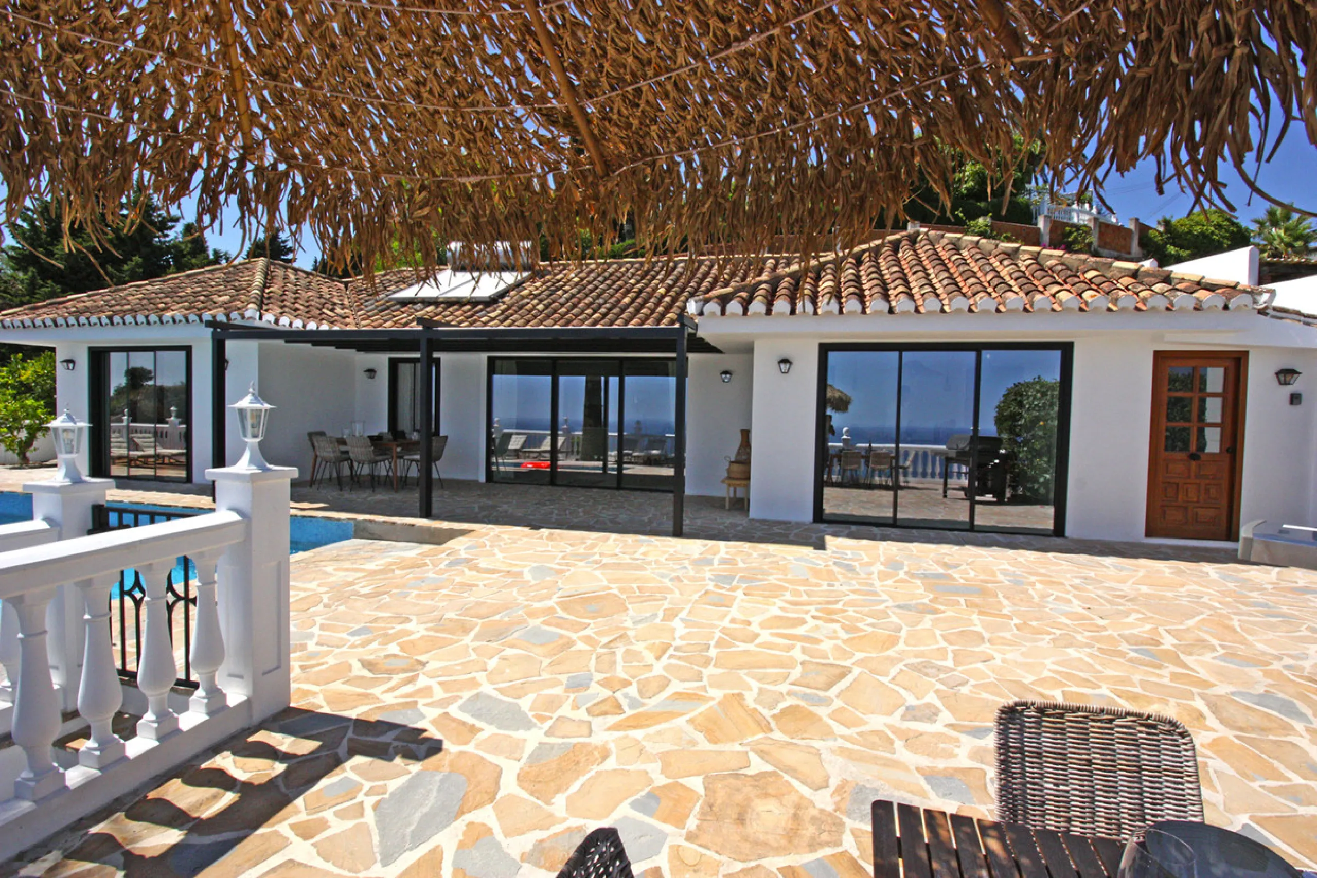Villa Mariposa, the perfect mix between Scandinavian and Andalusian style. It is one of the most beautiful and practical houses in La Capellanía, with the main house all in one level and with breathtaking sea views from almost everywhere on the plot and i