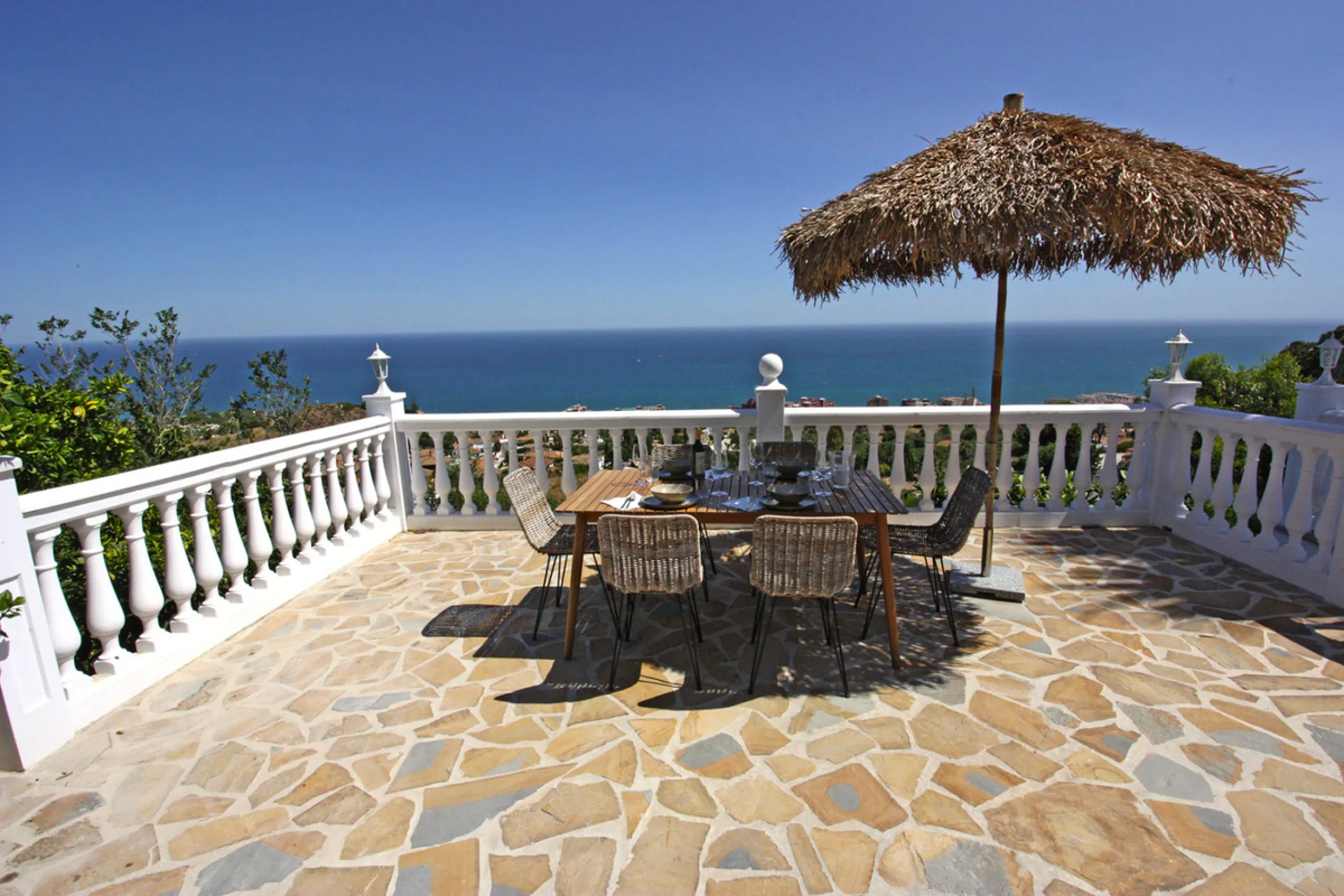 Villa Mariposa, the perfect mix between Scandinavian and Andalusian style. It is one of the most beautiful and practical houses in La Capellanía, with the main house all in one level and with breathtaking sea views from almost everywhere on the plot and i