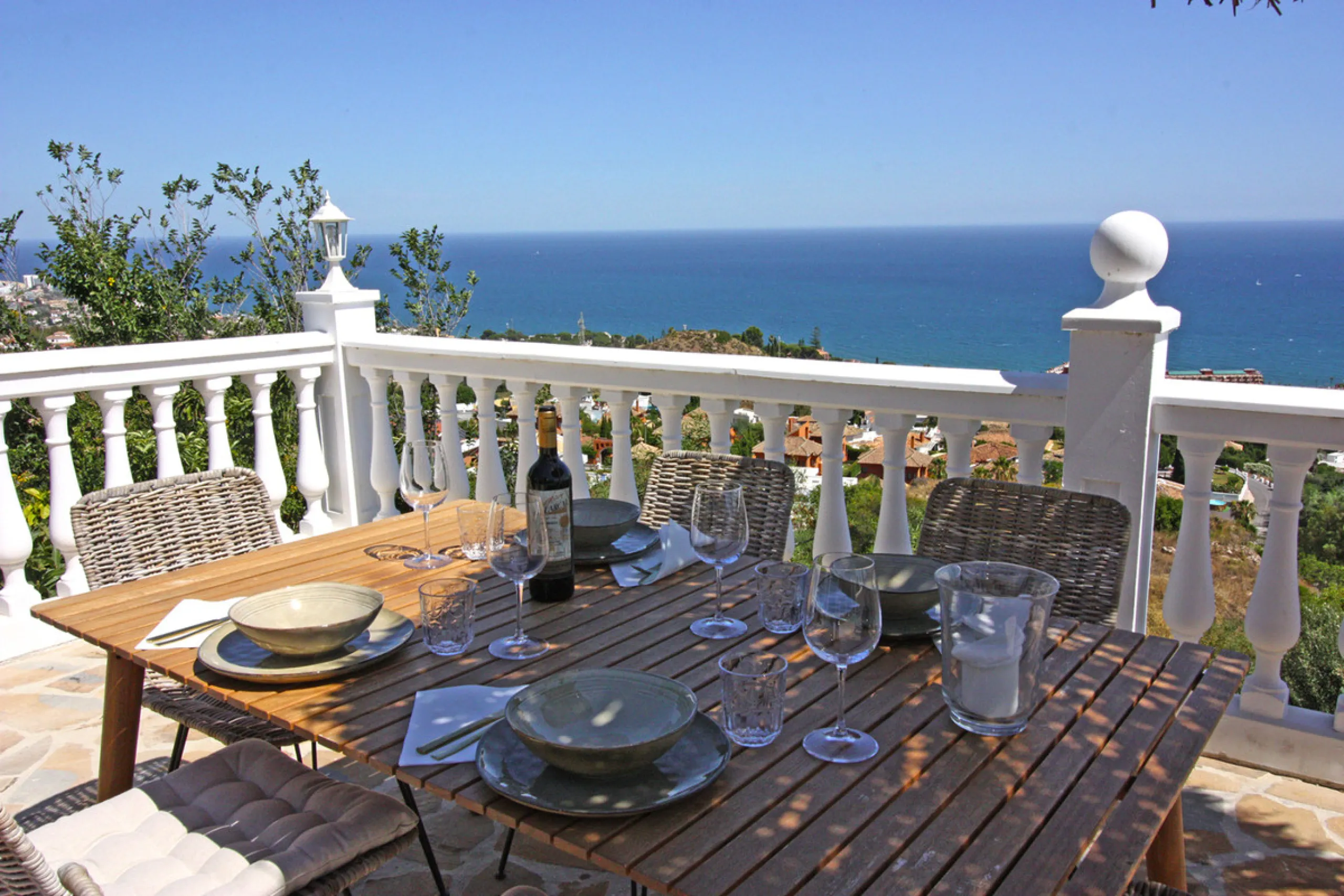 Villa Mariposa, the perfect mix between Scandinavian and Andalusian style. It is one of the most beautiful and practical houses in La Capellanía, with the main house all in one level and with breathtaking sea views from almost everywhere on the plot and i