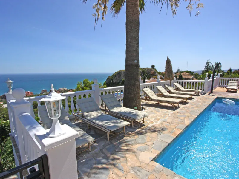 Villa Mariposa, the perfect mix between Scandinavian and Andalusian style. It is one of the most beautiful and practical houses in La Capellanía, with the main house all in one level and with breathtaking sea views from almost everywhere on the plot and i