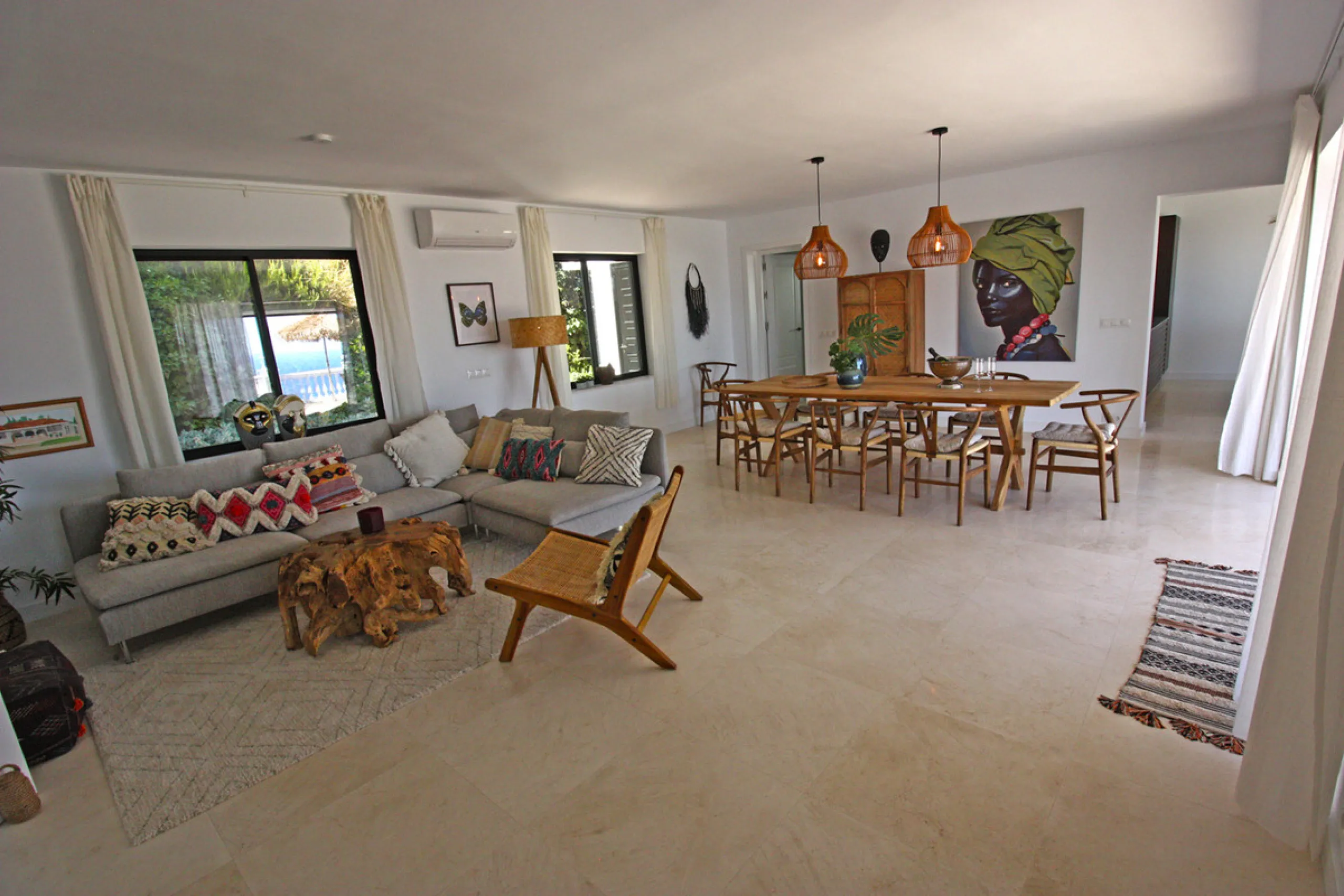 Villa Mariposa, the perfect mix between Scandinavian and Andalusian style. It is one of the most beautiful and practical houses in La Capellanía, with the main house all in one level and with breathtaking sea views from almost everywhere on the plot and i
