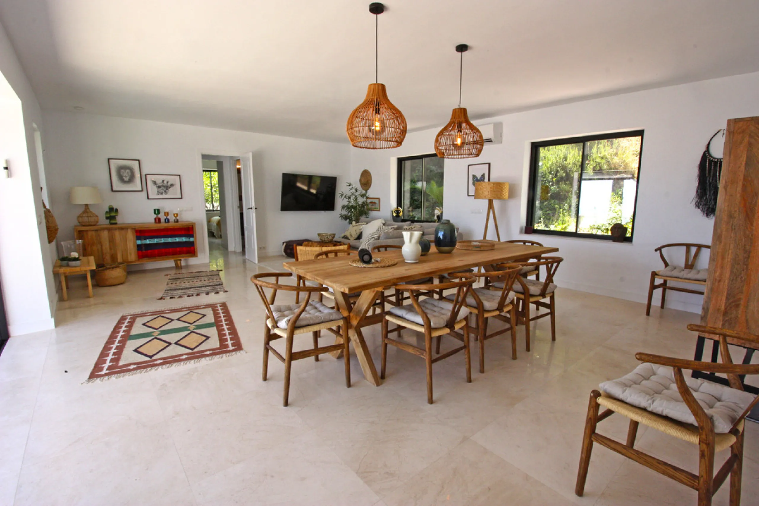 Villa Mariposa, the perfect mix between Scandinavian and Andalusian style. It is one of the most beautiful and practical houses in La Capellanía, with the main house all in one level and with breathtaking sea views from almost everywhere on the plot and i