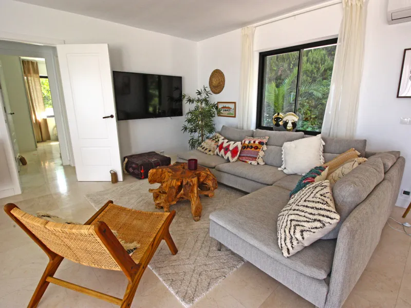 Villa Mariposa, the perfect mix between Scandinavian and Andalusian style. It is one of the most beautiful and practical houses in La Capellanía, with the main house all in one level and with breathtaking sea views from almost everywhere on the plot and i