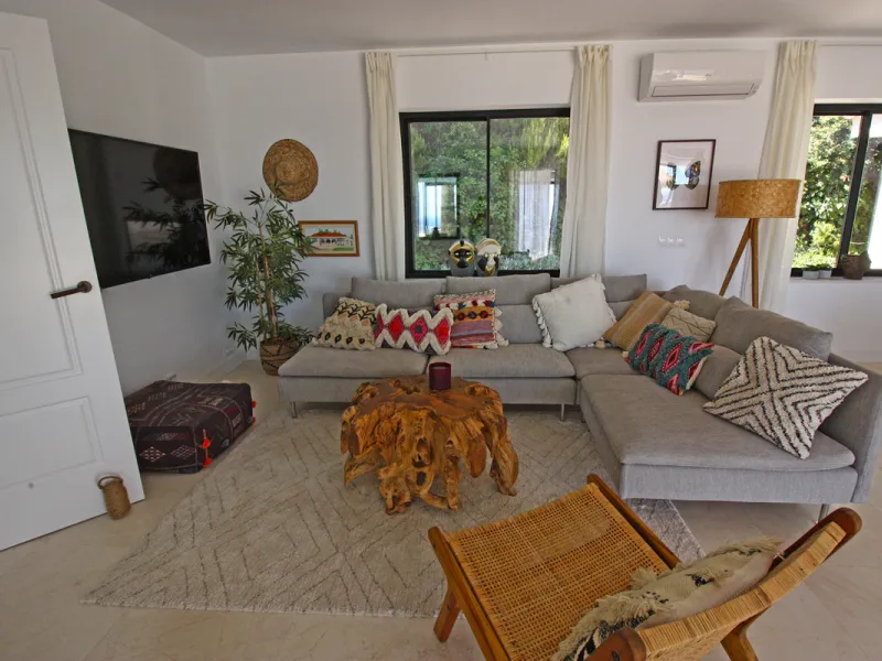 Villa Mariposa, the perfect mix between Scandinavian and Andalusian style. It is one of the most beautiful and practical houses in La Capellanía, with the main house all in one level and with breathtaking sea views from almost everywhere on the plot and i