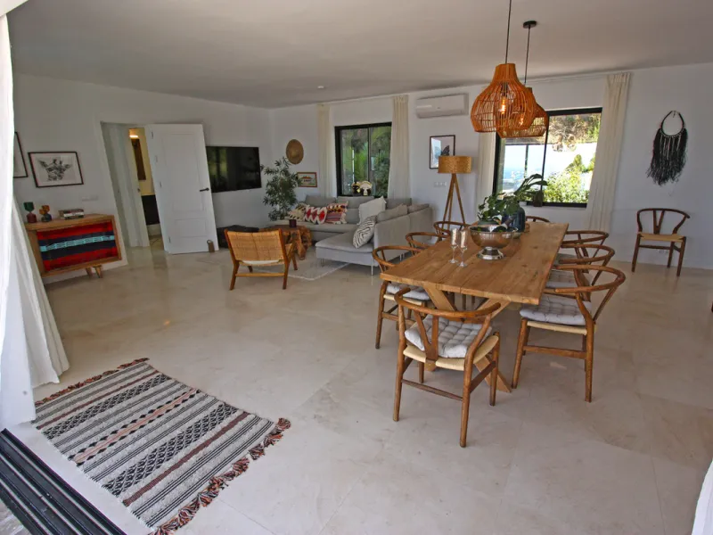 Villa Mariposa, the perfect mix between Scandinavian and Andalusian style. It is one of the most beautiful and practical houses in La Capellanía, with the main house all in one level and with breathtaking sea views from almost everywhere on the plot and i