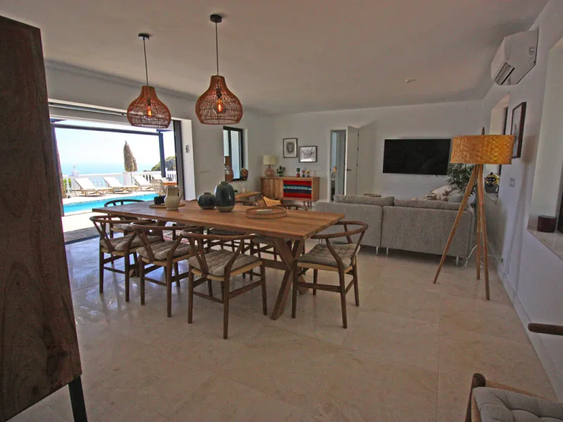 Villa Mariposa, the perfect mix between Scandinavian and Andalusian style. It is one of the most beautiful and practical houses in La Capellanía, with the main house all in one level and with breathtaking sea views from almost everywhere on the plot and i