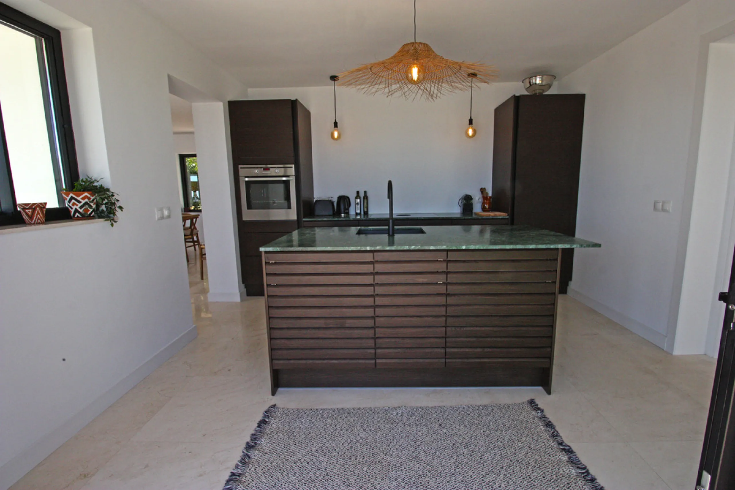 Villa Mariposa, the perfect mix between Scandinavian and Andalusian style. It is one of the most beautiful and practical houses in La Capellanía, with the main house all in one level and with breathtaking sea views from almost everywhere on the plot and i