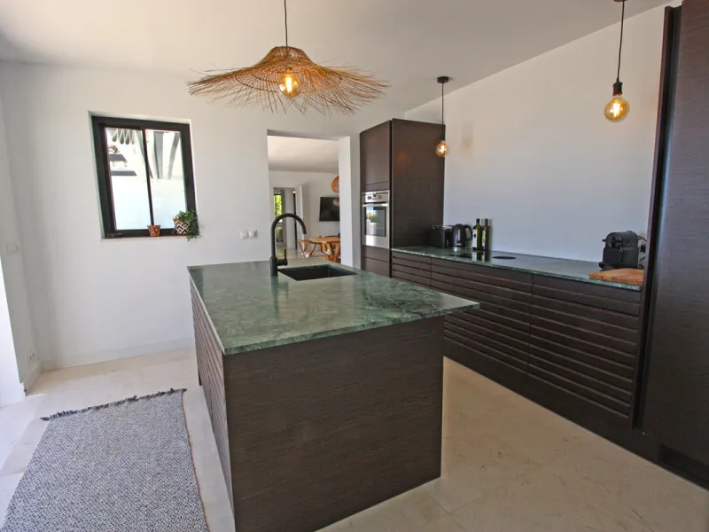 Villa Mariposa, the perfect mix between Scandinavian and Andalusian style. It is one of the most beautiful and practical houses in La Capellanía, with the main house all in one level and with breathtaking sea views from almost everywhere on the plot and i