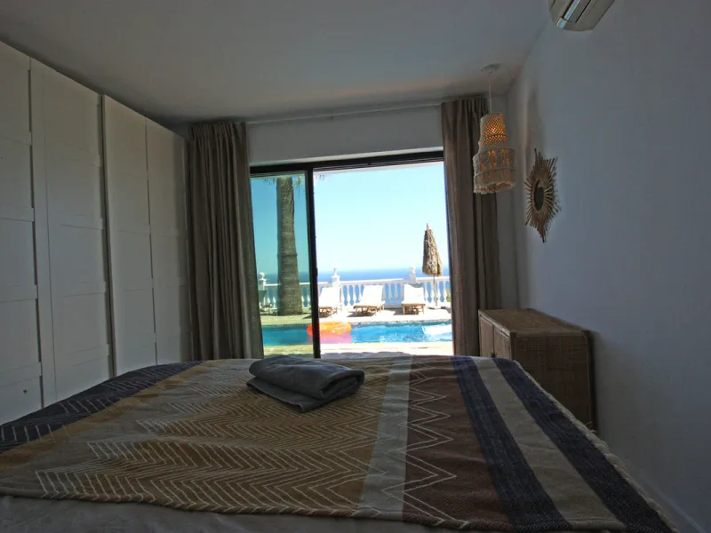Villa Mariposa, the perfect mix between Scandinavian and Andalusian style. It is one of the most beautiful and practical houses in La Capellanía, with the main house all in one level and with breathtaking sea views from almost everywhere on the plot and i