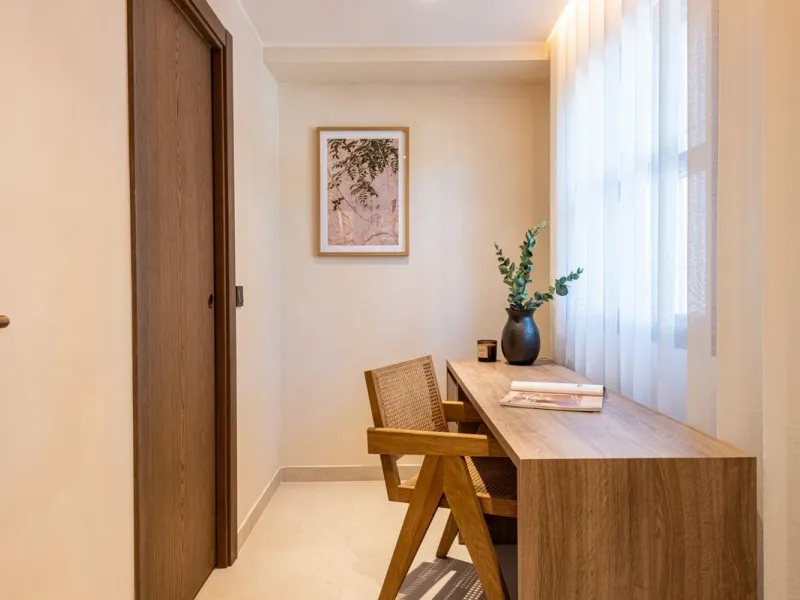A fully renovated and exceptional townhouse located in the charming and highly sought-after community of La Virginia, on Marbella's prestigious Golden Mile.