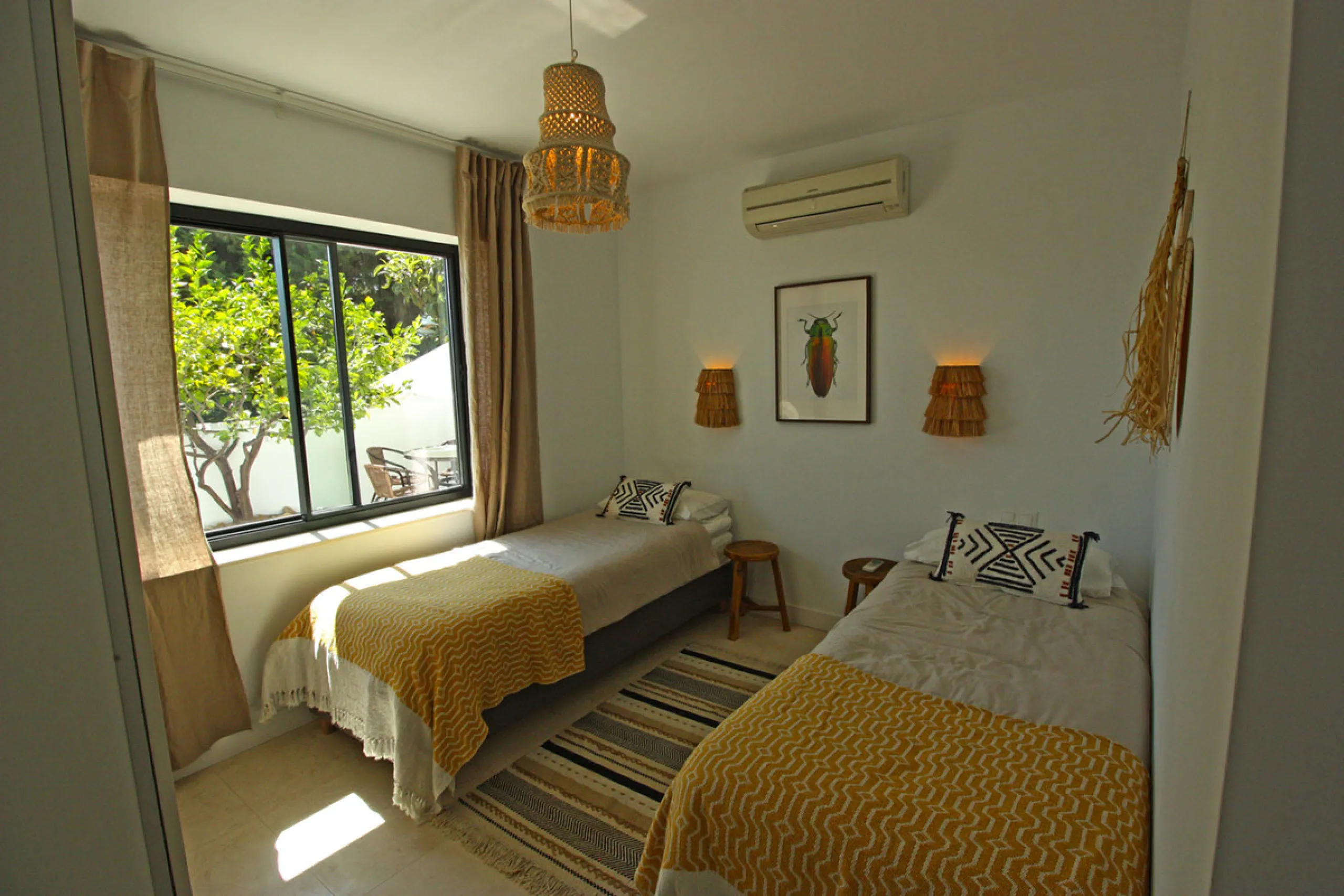 Villa Mariposa, the perfect mix between Scandinavian and Andalusian style. It is one of the most beautiful and practical houses in La Capellanía, with the main house all in one level and with breathtaking sea views from almost everywhere on the plot and i