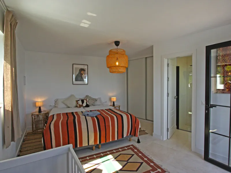 Villa Mariposa, the perfect mix between Scandinavian and Andalusian style. It is one of the most beautiful and practical houses in La Capellanía, with the main house all in one level and with breathtaking sea views from almost everywhere on the plot and i