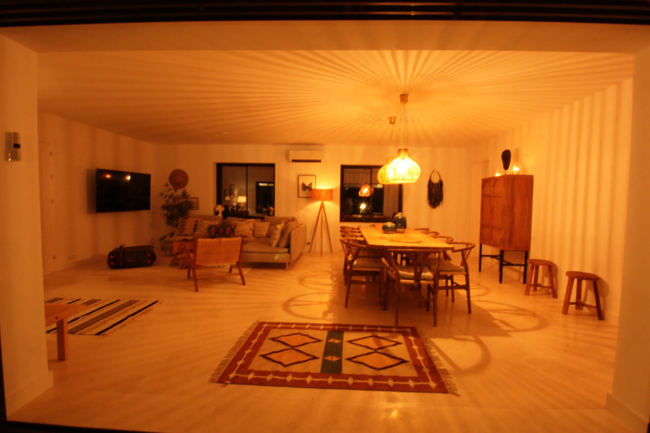 Villa Mariposa, the perfect mix between Scandinavian and Andalusian style. It is one of the most beautiful and practical houses in La Capellanía, with the main house all in one level and with breathtaking sea views from almost everywhere on the plot and i