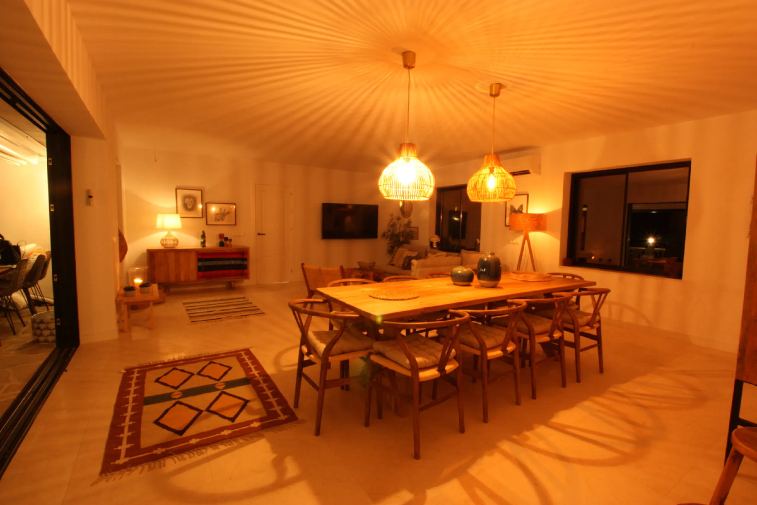 Villa Mariposa, the perfect mix between Scandinavian and Andalusian style. It is one of the most beautiful and practical houses in La Capellanía, with the main house all in one level and with breathtaking sea views from almost everywhere on the plot and i