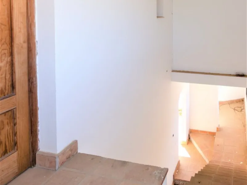 Great investment opportunity. The property is located in one of the most beautiful countryside areas of Andalusia, right next to the Viñuela's lake and close to the Natural Park Sierra Tejada-Almijara in the Axarquia, surrounded by the white villages. The
