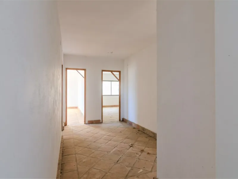 Great investment opportunity. The property is located in one of the most beautiful countryside areas of Andalusia, right next to the Viñuela's lake and close to the Natural Park Sierra Tejada-Almijara in the Axarquia, surrounded by the white villages. The