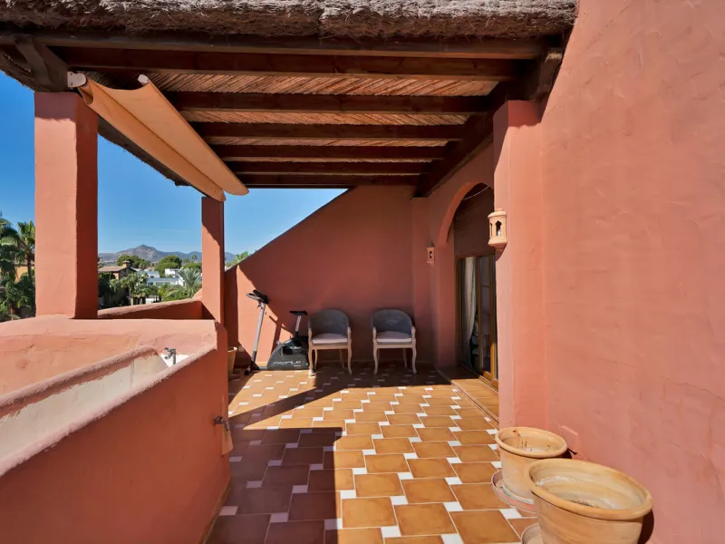 Situated beside the prestigious Guadalmina Baja, this impressive triplex penthouse is a true jewel of the Costa del Sol — perfectly blending the sophistication of Andalusian architecture, Moorish influences, and a touch of contemporary romanticism.
