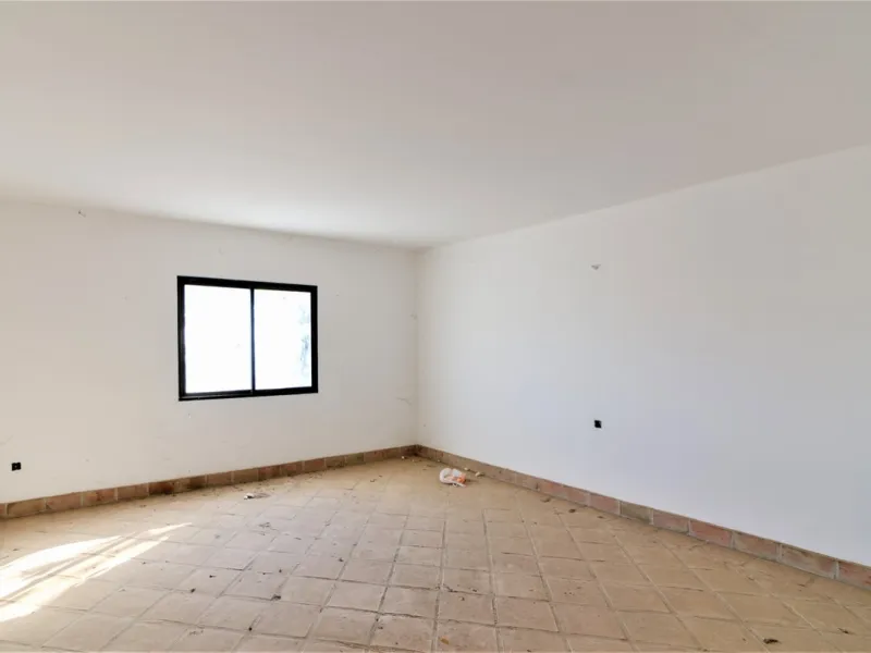 Great investment opportunity. The property is located in one of the most beautiful countryside areas of Andalusia, right next to the Viñuela's lake and close to the Natural Park Sierra Tejada-Almijara in the Axarquia, surrounded by the white villages. The