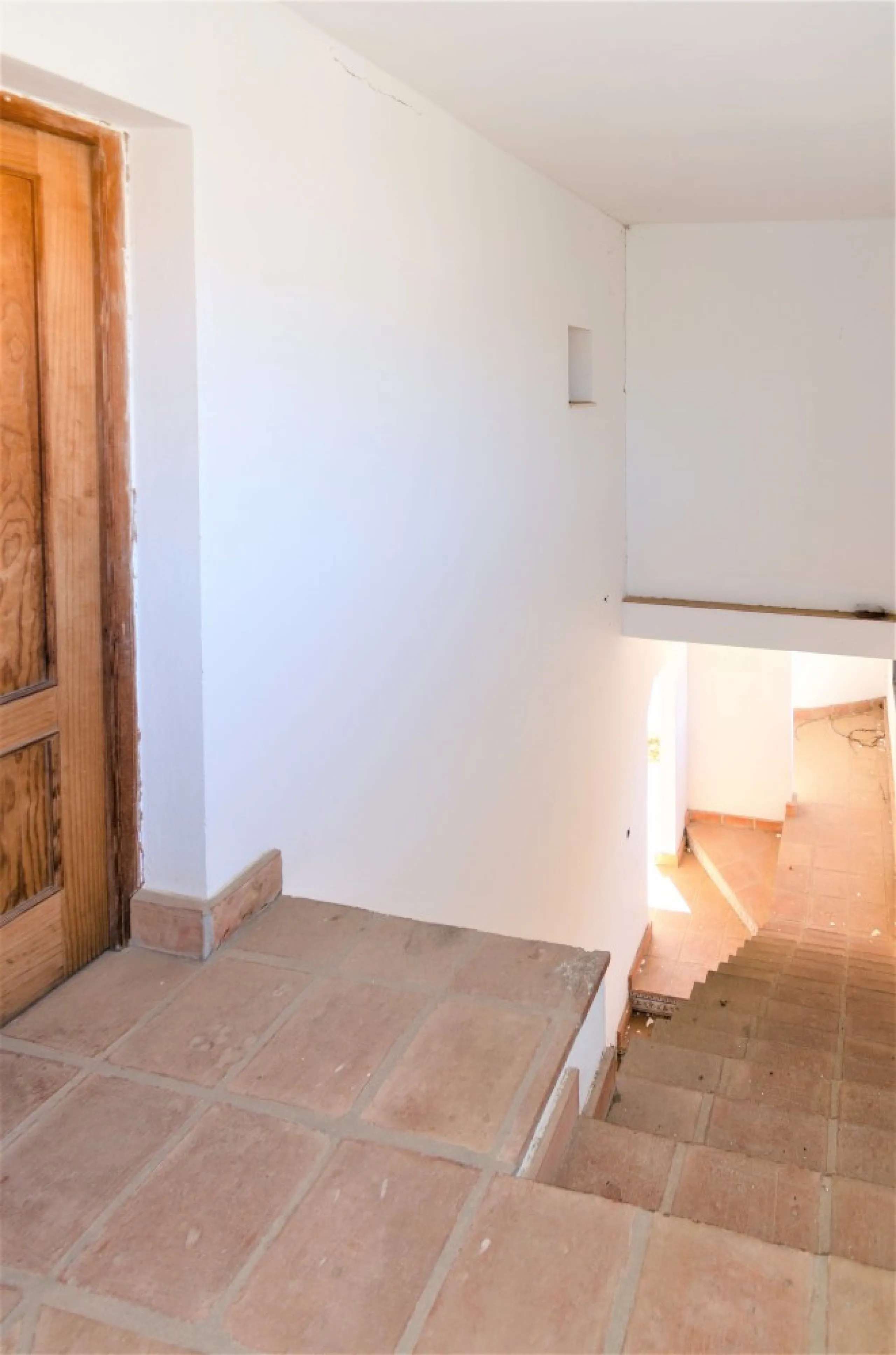Great investment opportunity. The property is located in one of the most beautiful countryside areas of Andalusia, right next to the Viñuela's lake and close to the Natural Park Sierra Tejada-Almijara in the Axarquia, surrounded by the white villages. The