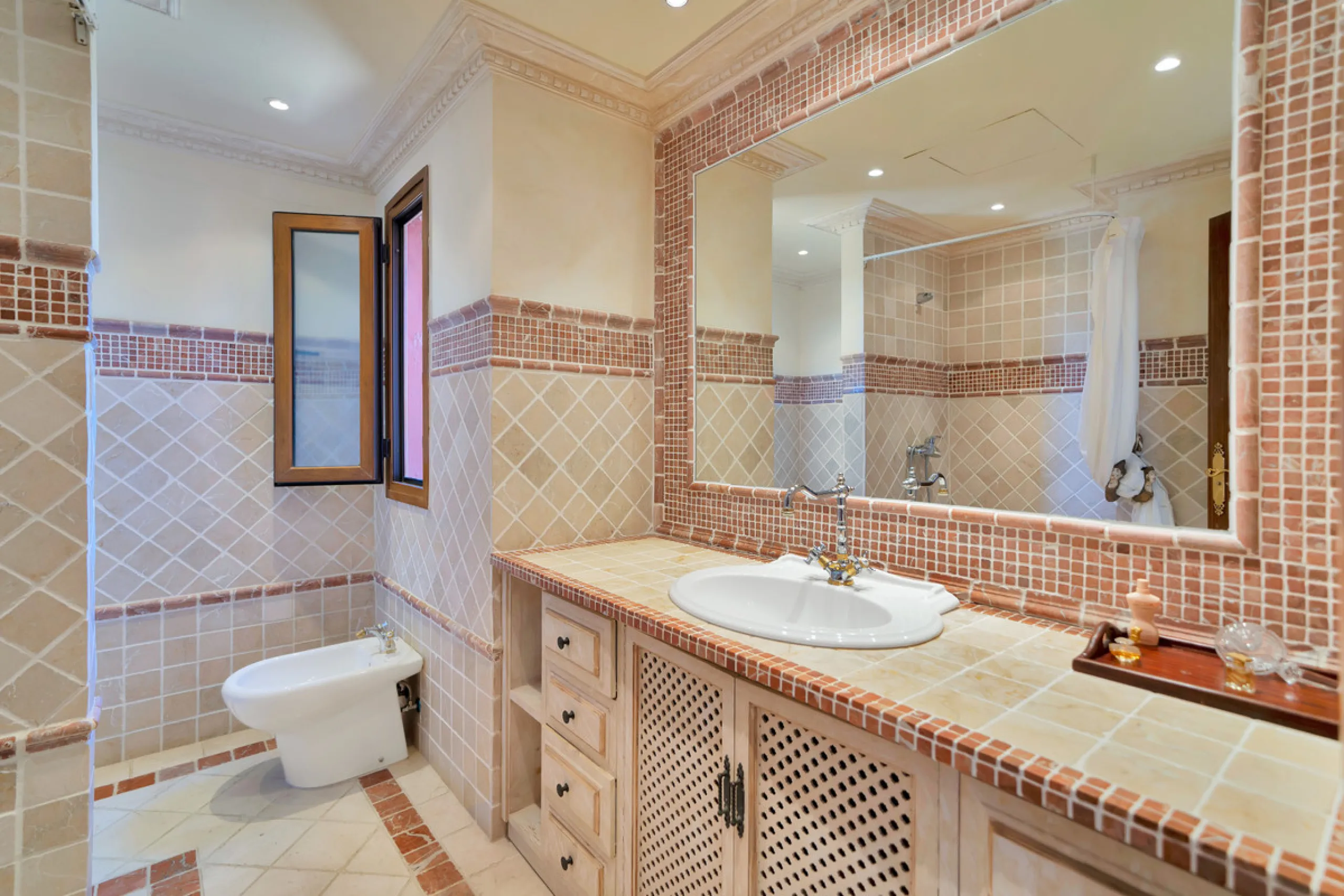 Situated beside the prestigious Guadalmina Baja, this impressive triplex penthouse is a true jewel of the Costa del Sol — perfectly blending the sophistication of Andalusian architecture, Moorish influences, and a touch of contemporary romanticism.