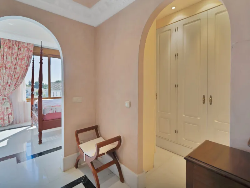 Situated beside the prestigious Guadalmina Baja, this impressive triplex penthouse is a true jewel of the Costa del Sol — perfectly blending the sophistication of Andalusian architecture, Moorish influences, and a touch of contemporary romanticism.