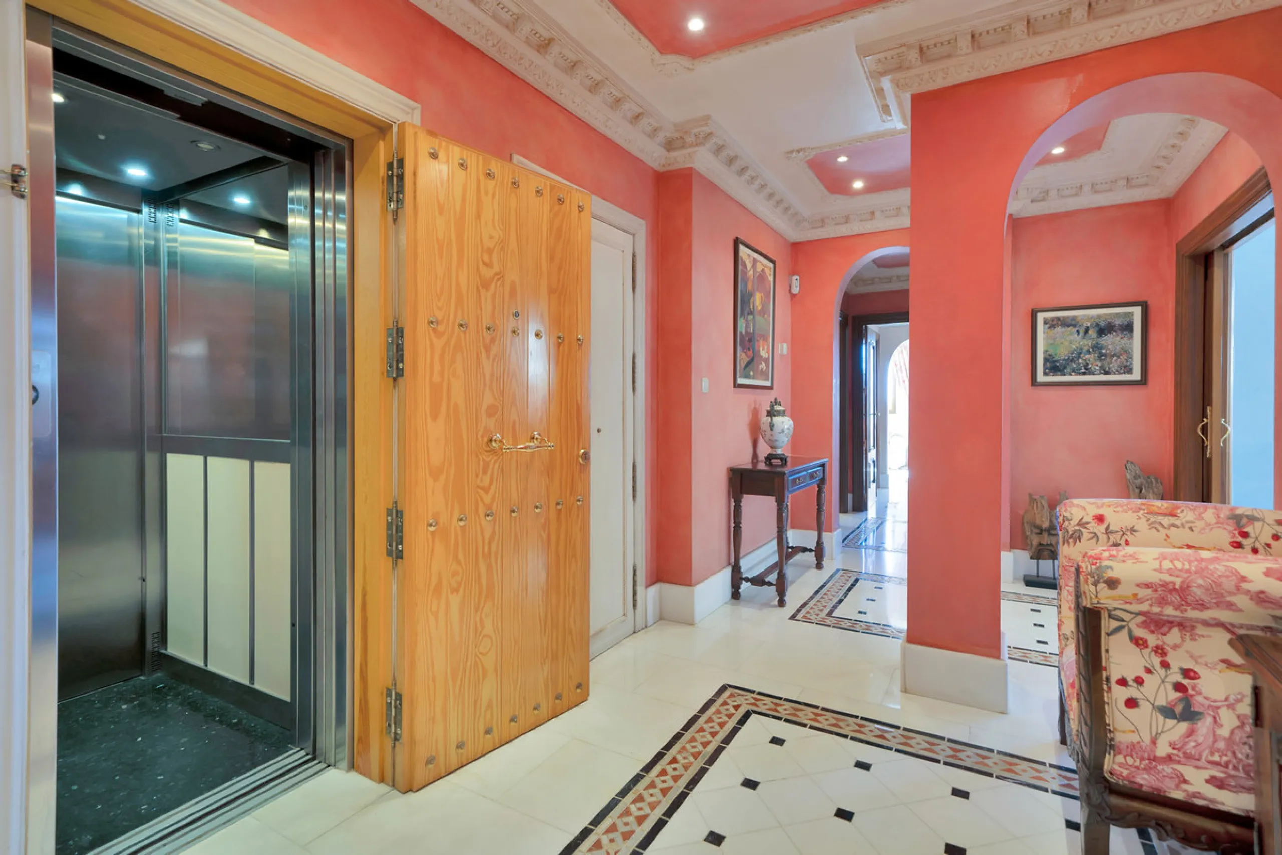 Situated beside the prestigious Guadalmina Baja, this impressive triplex penthouse is a true jewel of the Costa del Sol — perfectly blending the sophistication of Andalusian architecture, Moorish influences, and a touch of contemporary romanticism.