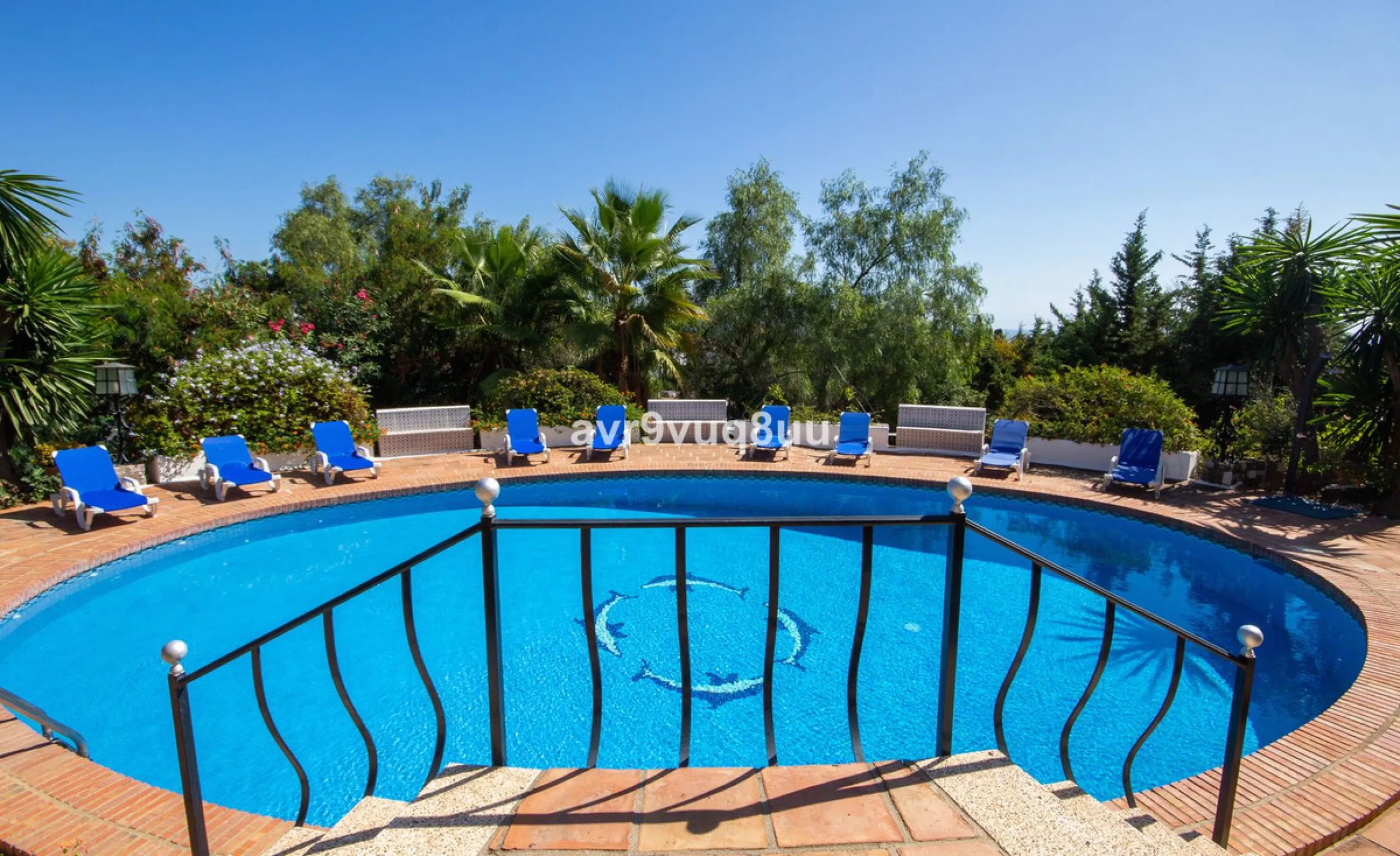 This property is stunning! Set in the heart of Mijas Costa, in the desirable Campo Mijas area. From the private entrance there is a driveway and garage, with steps down into the main entrance. This floor has a very spacious lounge area, with a great recep