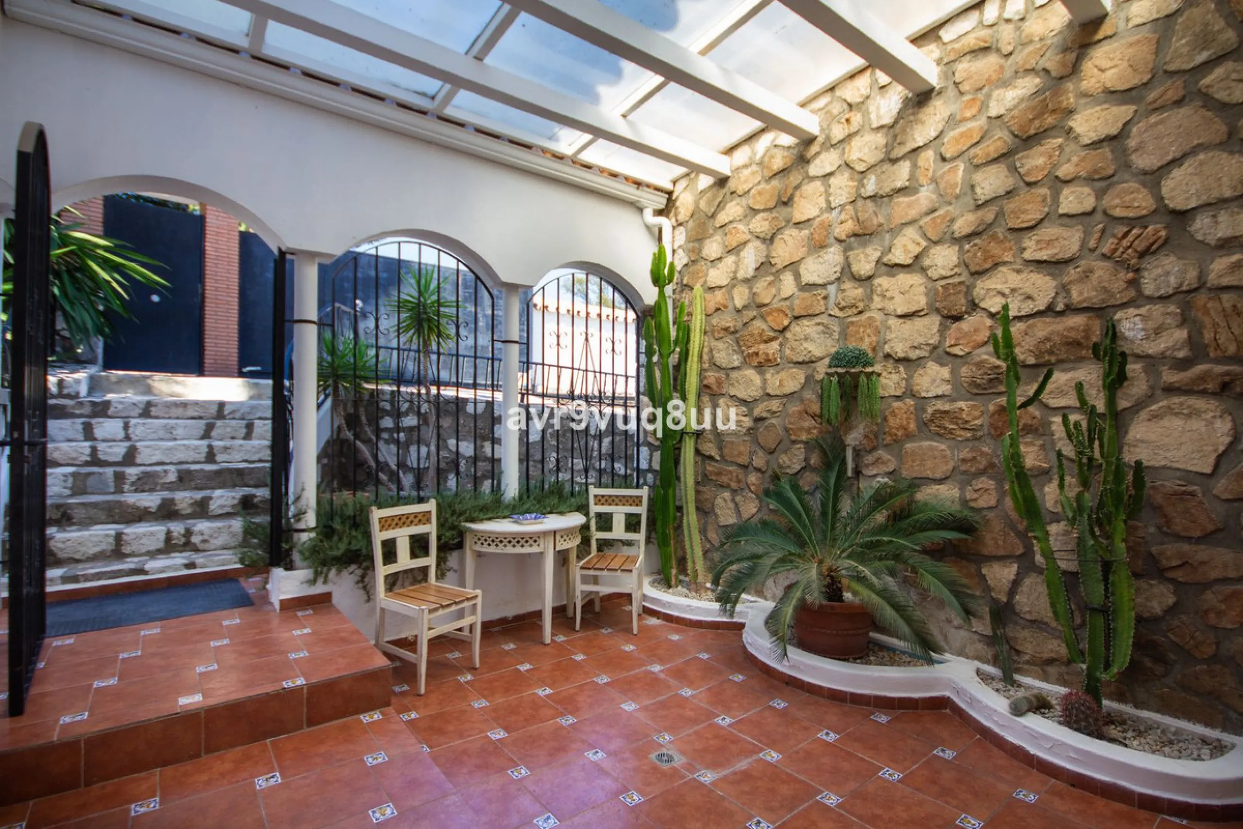 This property is stunning! Set in the heart of Mijas Costa, in the desirable Campo Mijas area. From the private entrance there is a driveway and garage, with steps down into the main entrance. This floor has a very spacious lounge area, with a great recep