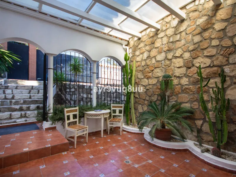 This property is stunning! Set in the heart of Mijas Costa, in the desirable Campo Mijas area. From the private entrance there is a driveway and garage, with steps down into the main entrance. This floor has a very spacious lounge area, with a great recep