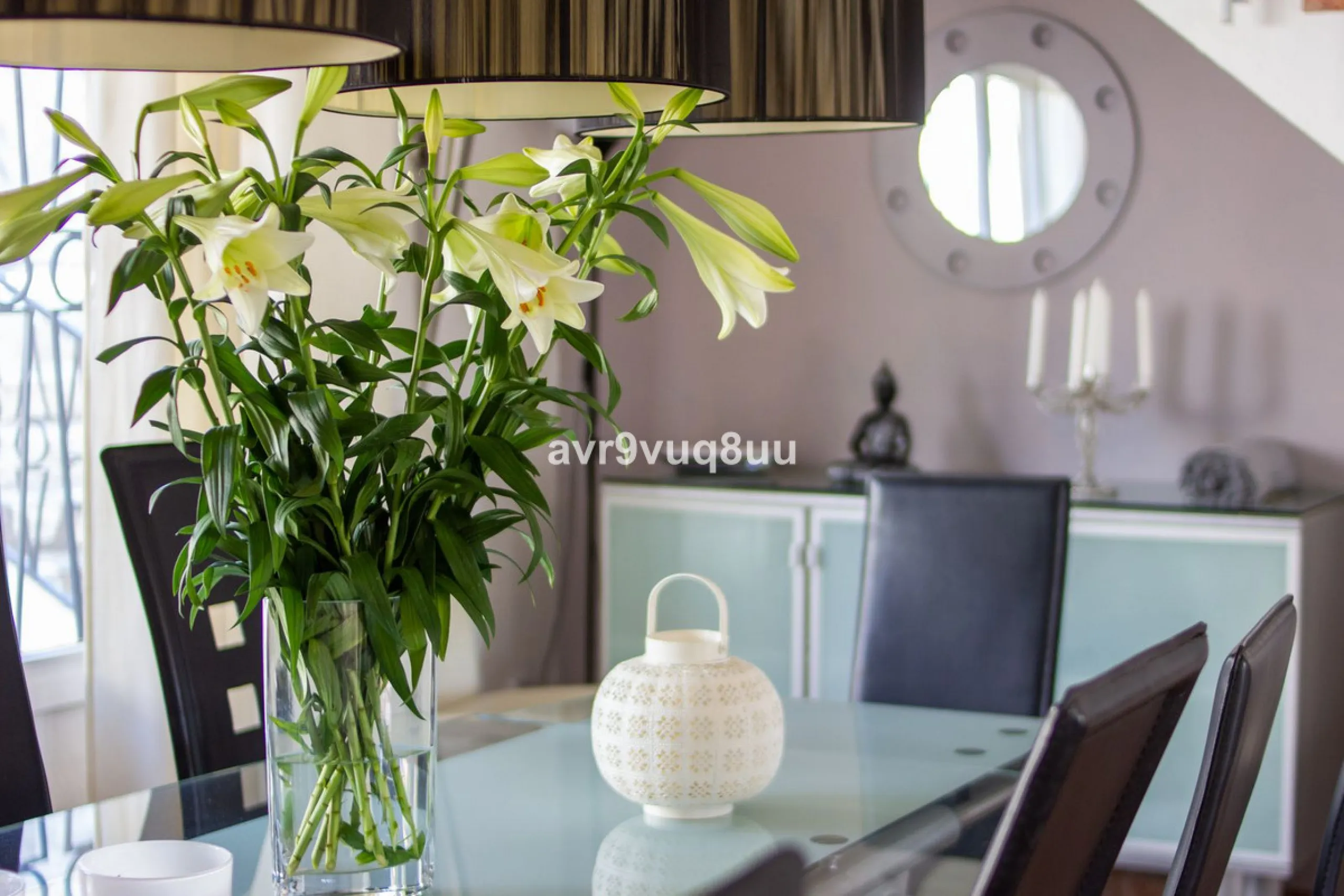 This property is stunning! Set in the heart of Mijas Costa, in the desirable Campo Mijas area. From the private entrance there is a driveway and garage, with steps down into the main entrance. This floor has a very spacious lounge area, with a great recep