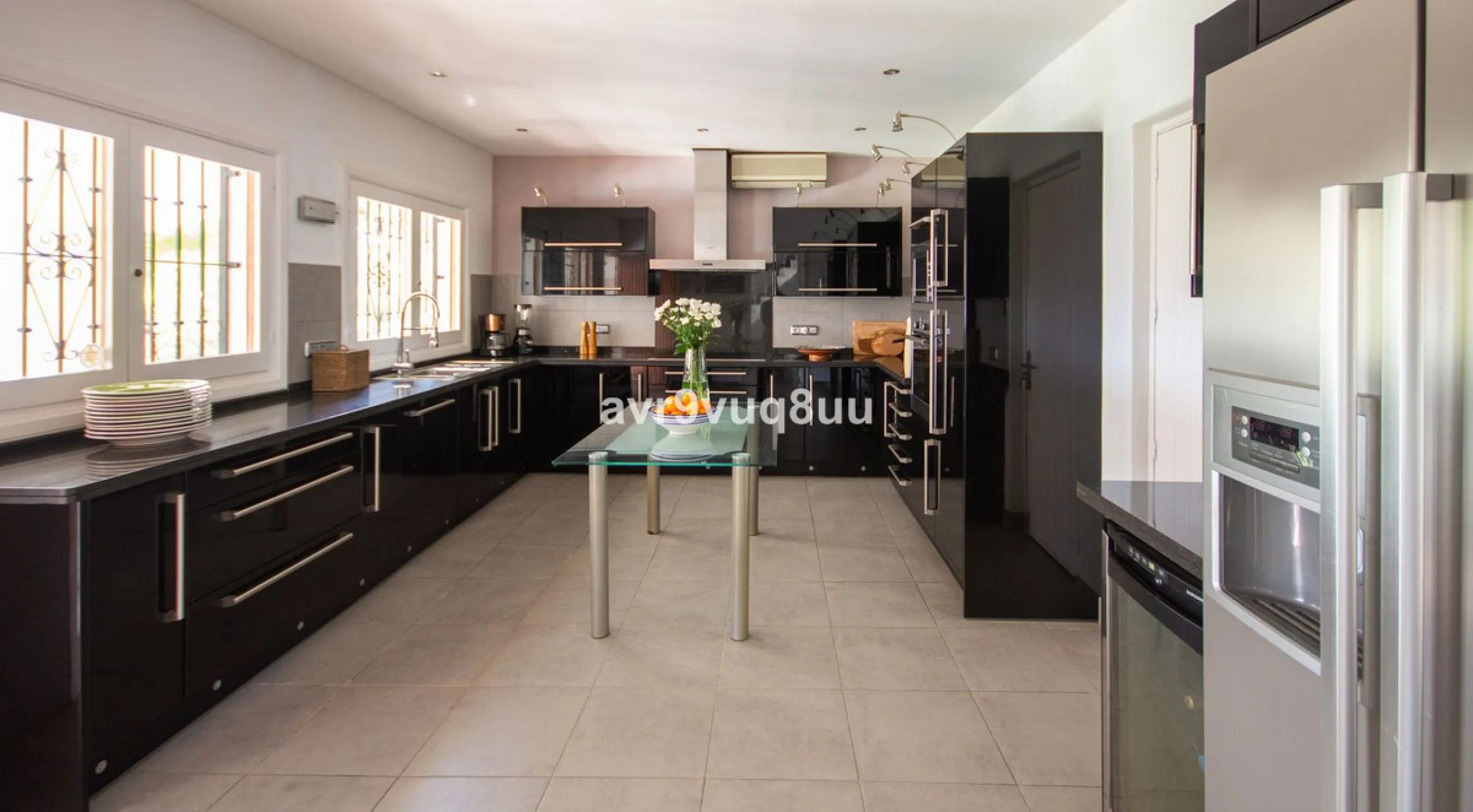 This property is stunning! Set in the heart of Mijas Costa, in the desirable Campo Mijas area. From the private entrance there is a driveway and garage, with steps down into the main entrance. This floor has a very spacious lounge area, with a great recep