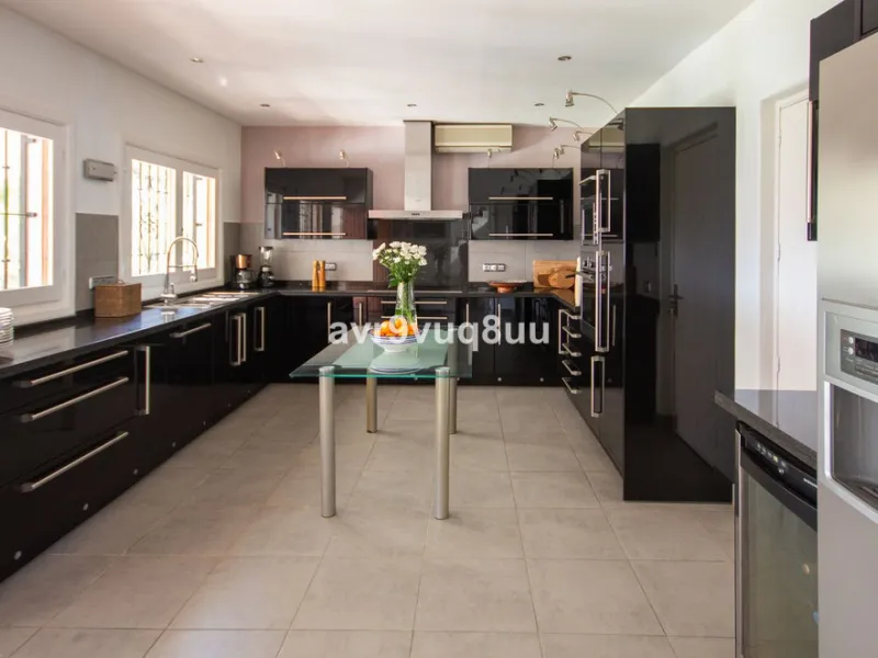 This property is stunning! Set in the heart of Mijas Costa, in the desirable Campo Mijas area. From the private entrance there is a driveway and garage, with steps down into the main entrance. This floor has a very spacious lounge area, with a great recep