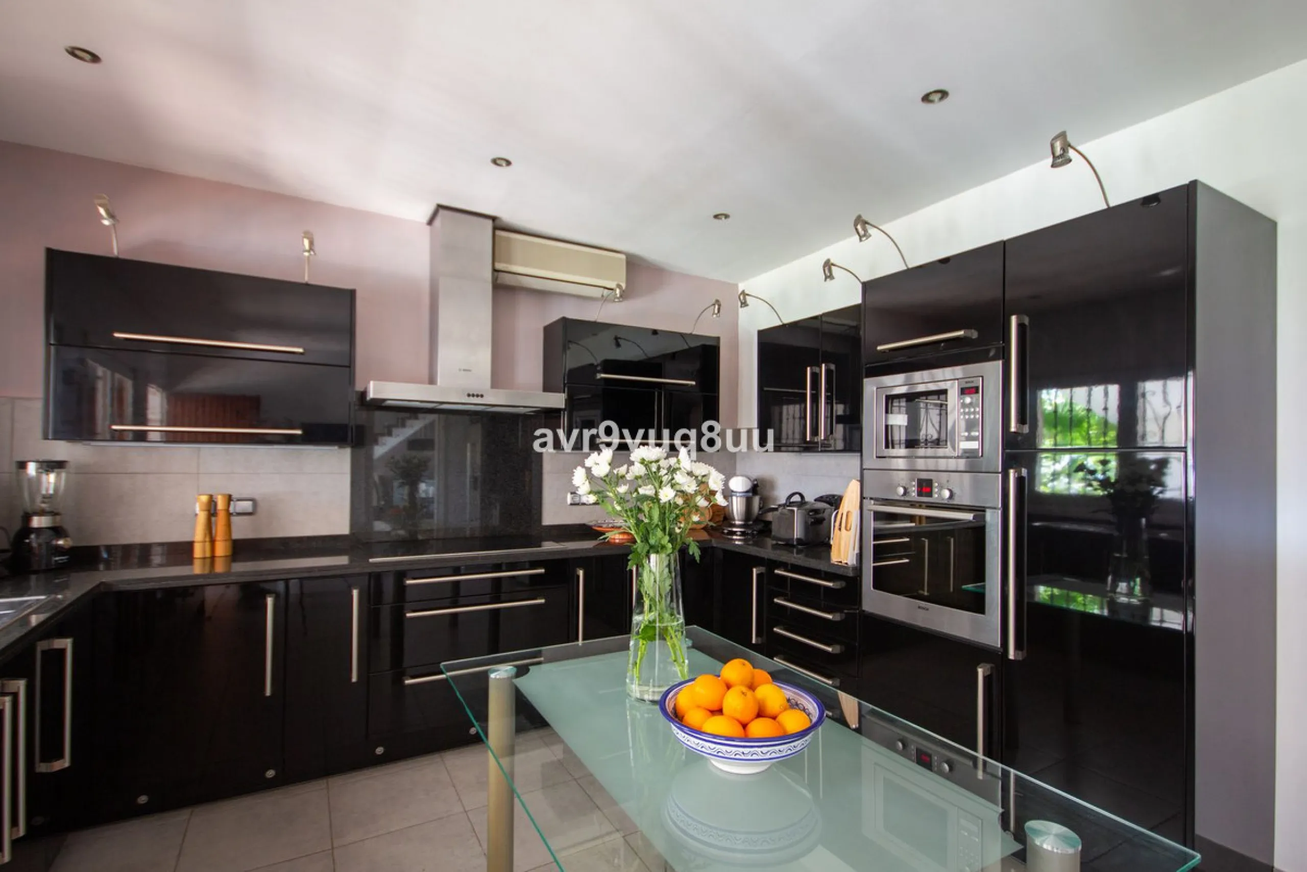 This property is stunning! Set in the heart of Mijas Costa, in the desirable Campo Mijas area. From the private entrance there is a driveway and garage, with steps down into the main entrance. This floor has a very spacious lounge area, with a great recep