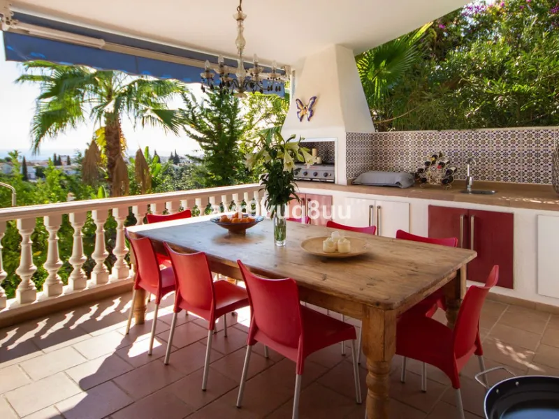 This property is stunning! Set in the heart of Mijas Costa, in the desirable Campo Mijas area. From the private entrance there is a driveway and garage, with steps down into the main entrance. This floor has a very spacious lounge area, with a great recep