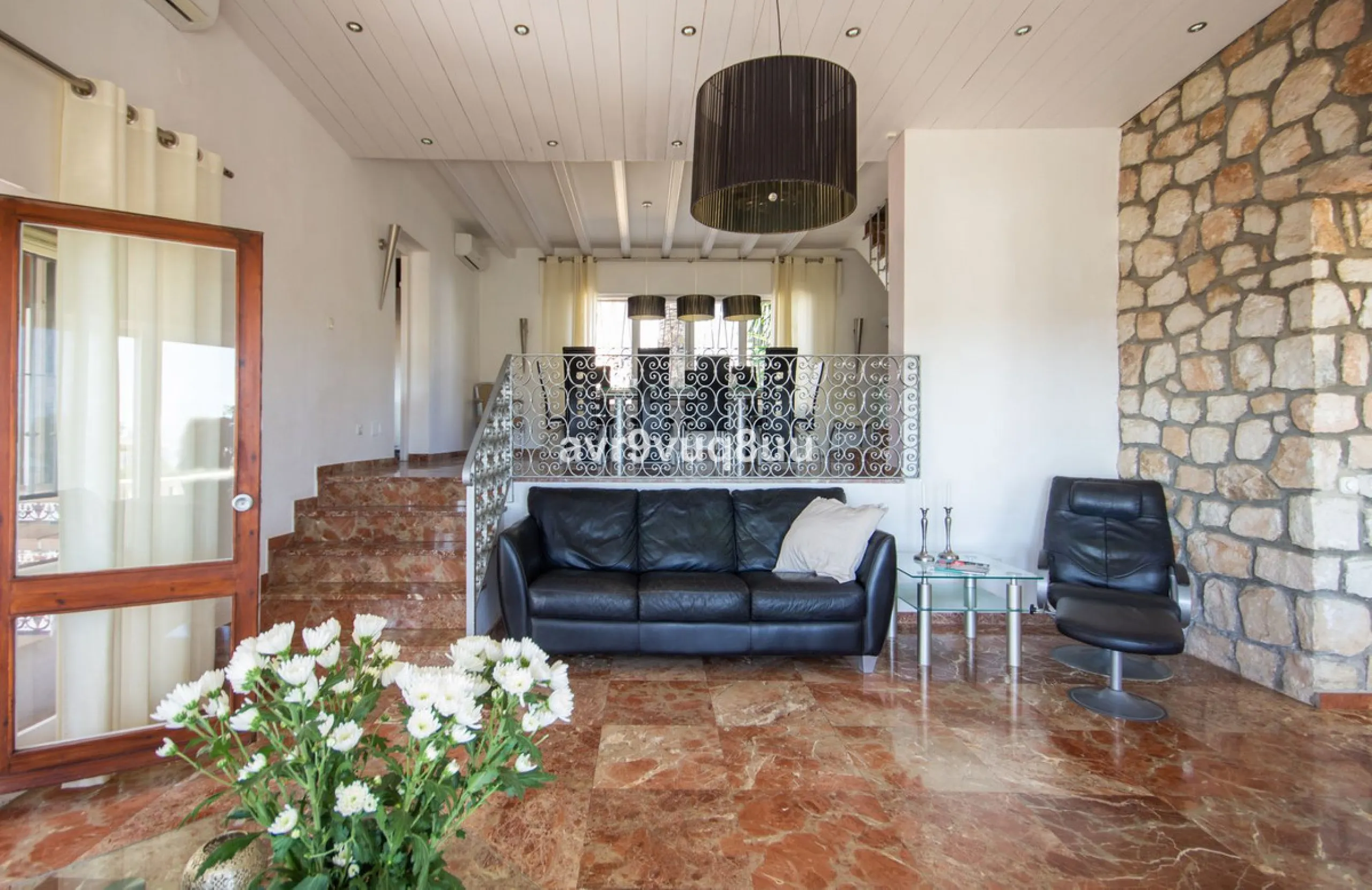 This property is stunning! Set in the heart of Mijas Costa, in the desirable Campo Mijas area. From the private entrance there is a driveway and garage, with steps down into the main entrance. This floor has a very spacious lounge area, with a great recep