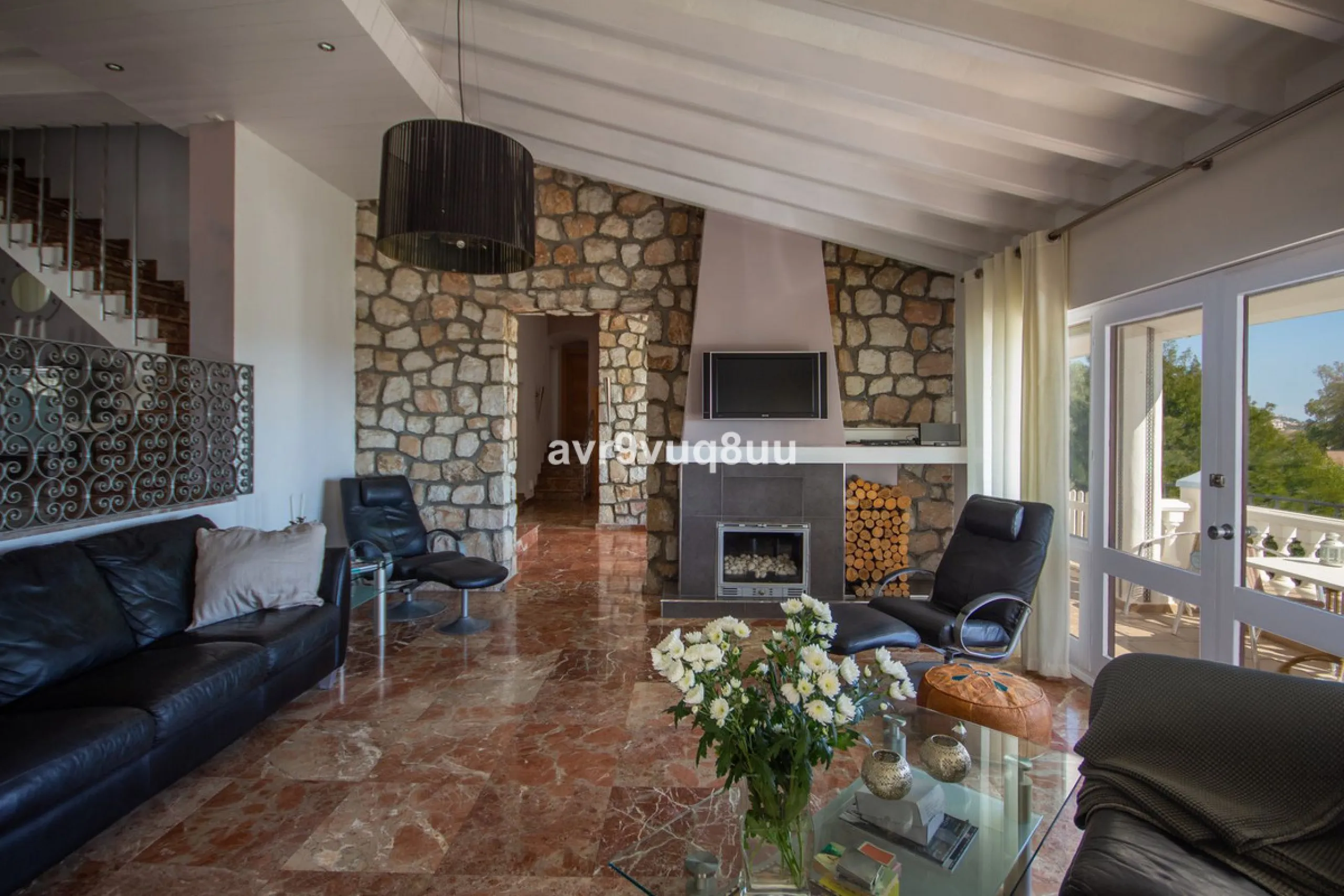 This property is stunning! Set in the heart of Mijas Costa, in the desirable Campo Mijas area. From the private entrance there is a driveway and garage, with steps down into the main entrance. This floor has a very spacious lounge area, with a great recep