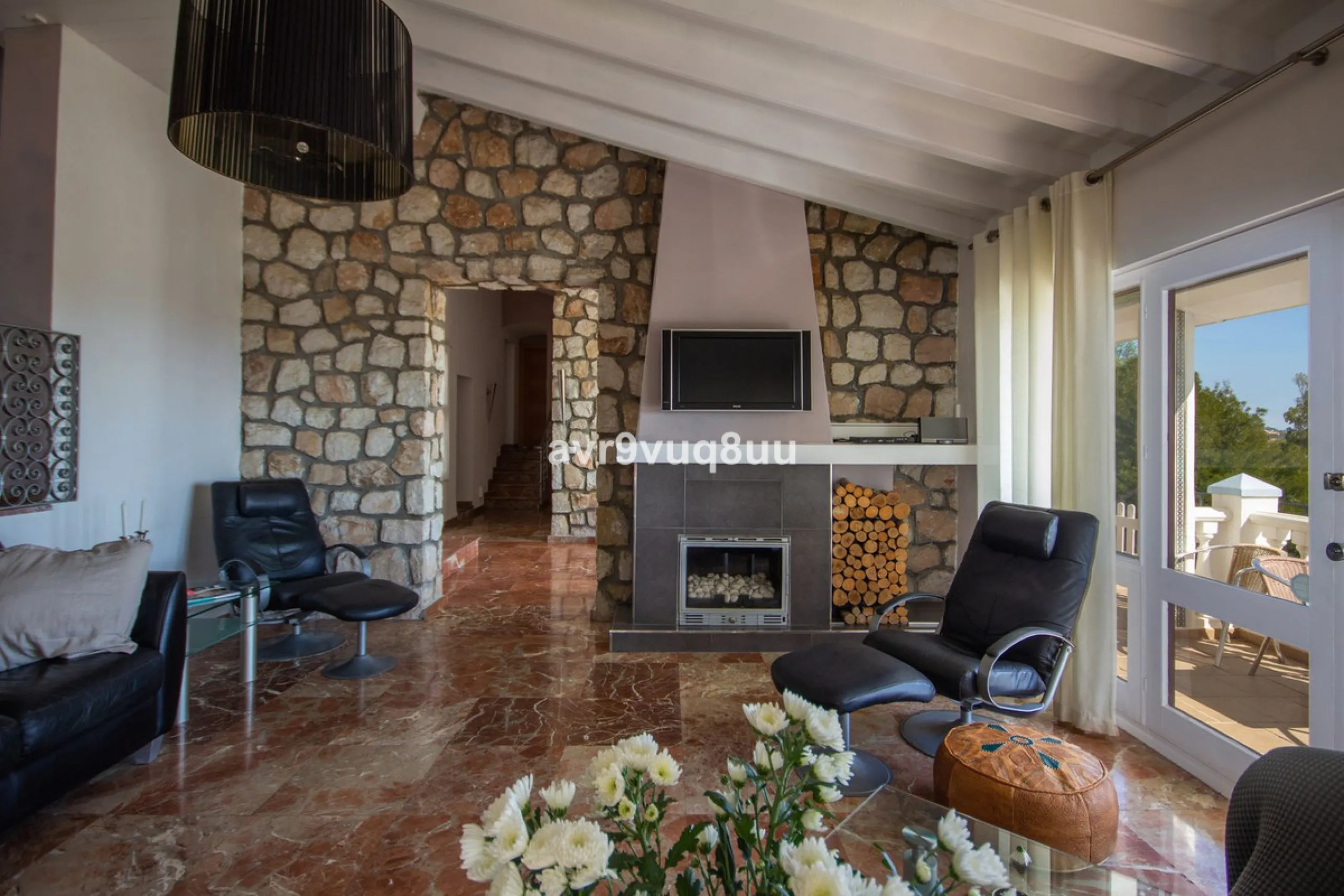 This property is stunning! Set in the heart of Mijas Costa, in the desirable Campo Mijas area. From the private entrance there is a driveway and garage, with steps down into the main entrance. This floor has a very spacious lounge area, with a great recep