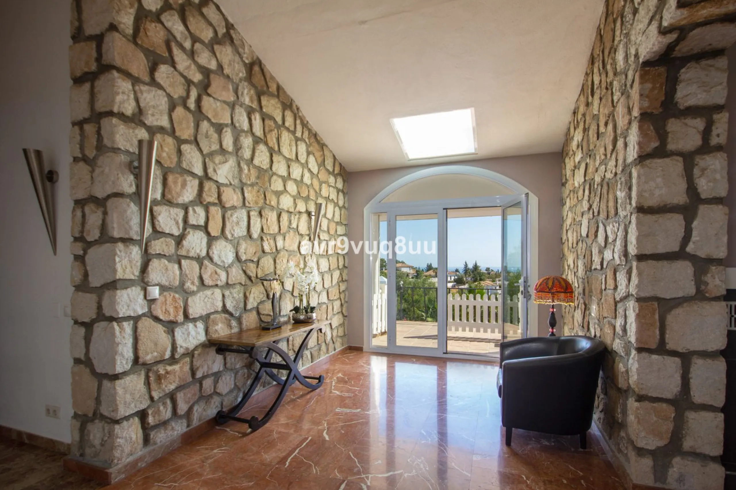 This property is stunning! Set in the heart of Mijas Costa, in the desirable Campo Mijas area. From the private entrance there is a driveway and garage, with steps down into the main entrance. This floor has a very spacious lounge area, with a great recep