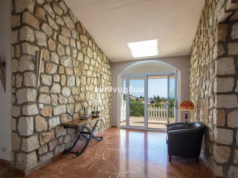 This property is stunning! Set in the heart of Mijas Costa, in the desirable Campo Mijas area. From the private entrance there is a driveway and garage, with steps down into the main entrance. This floor has a very spacious lounge area, with a great recep