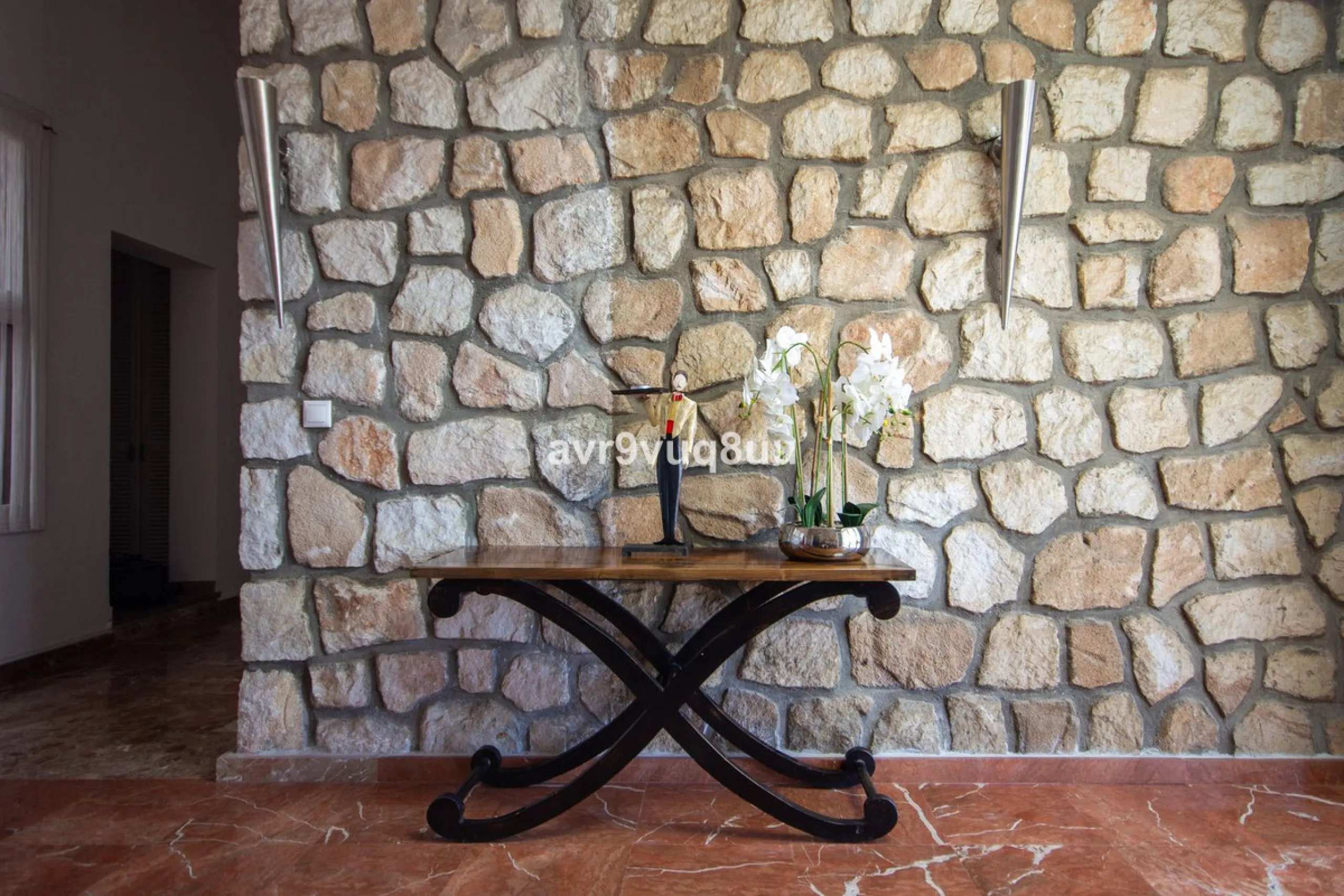 This property is stunning! Set in the heart of Mijas Costa, in the desirable Campo Mijas area. From the private entrance there is a driveway and garage, with steps down into the main entrance. This floor has a very spacious lounge area, with a great recep