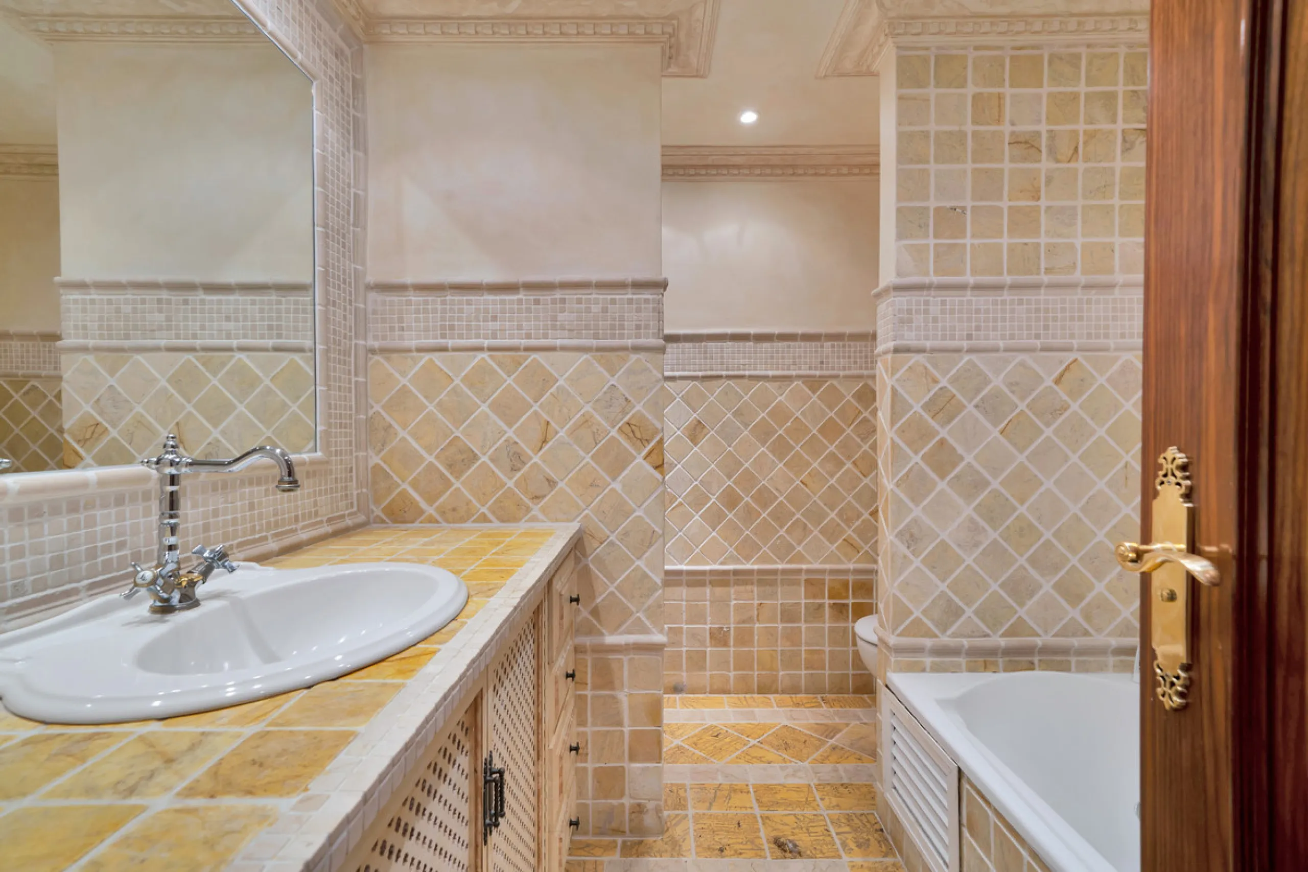 Situated beside the prestigious Guadalmina Baja, this impressive triplex penthouse is a true jewel of the Costa del Sol — perfectly blending the sophistication of Andalusian architecture, Moorish influences, and a touch of contemporary romanticism.
