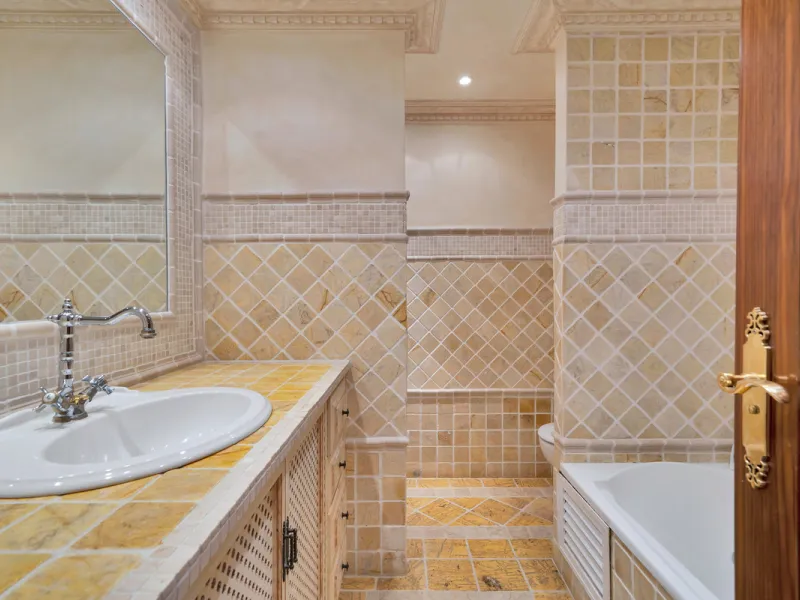 Situated beside the prestigious Guadalmina Baja, this impressive triplex penthouse is a true jewel of the Costa del Sol — perfectly blending the sophistication of Andalusian architecture, Moorish influences, and a touch of contemporary romanticism.