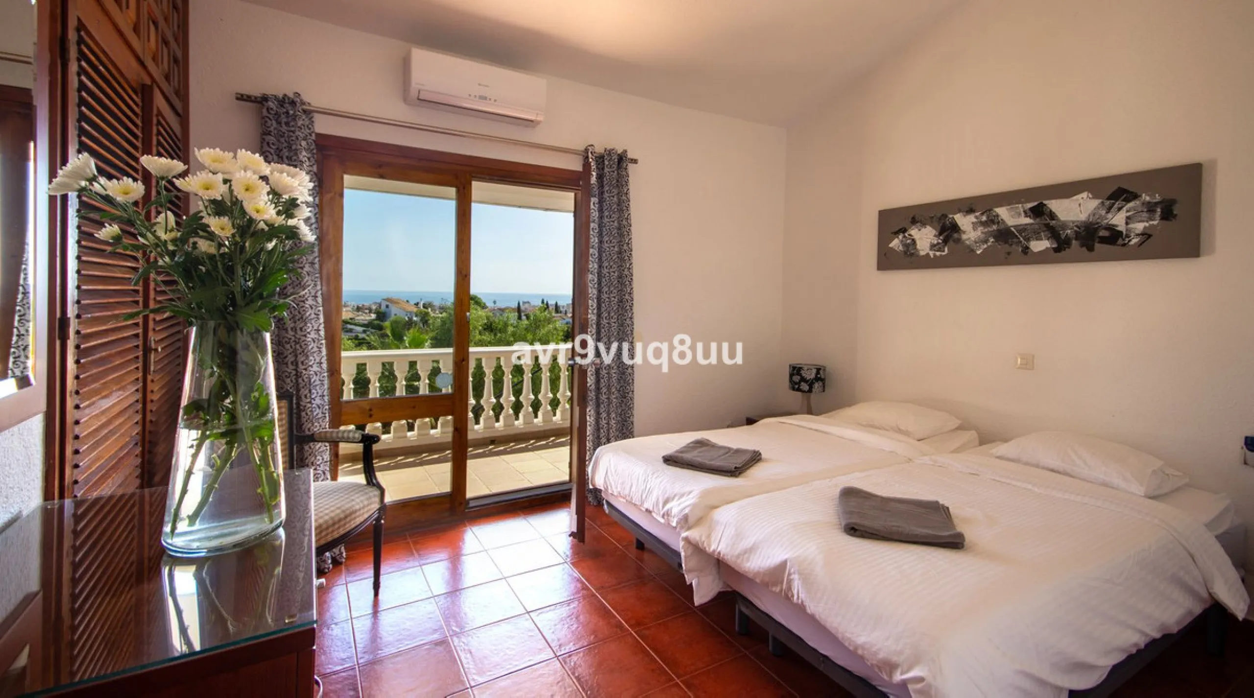 This property is stunning! Set in the heart of Mijas Costa, in the desirable Campo Mijas area. From the private entrance there is a driveway and garage, with steps down into the main entrance. This floor has a very spacious lounge area, with a great recep